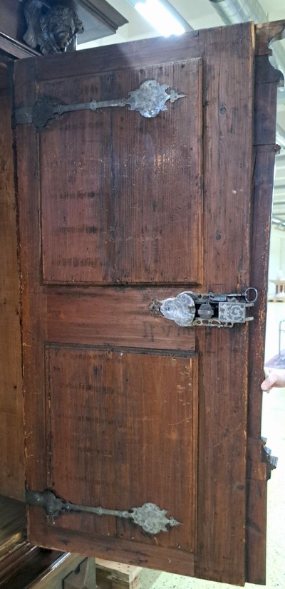 27073986p - Renaissanceschrank, Süddeutschland, spätes 17. Jh., Nußbaumfurnier, z.T. massiv, ...