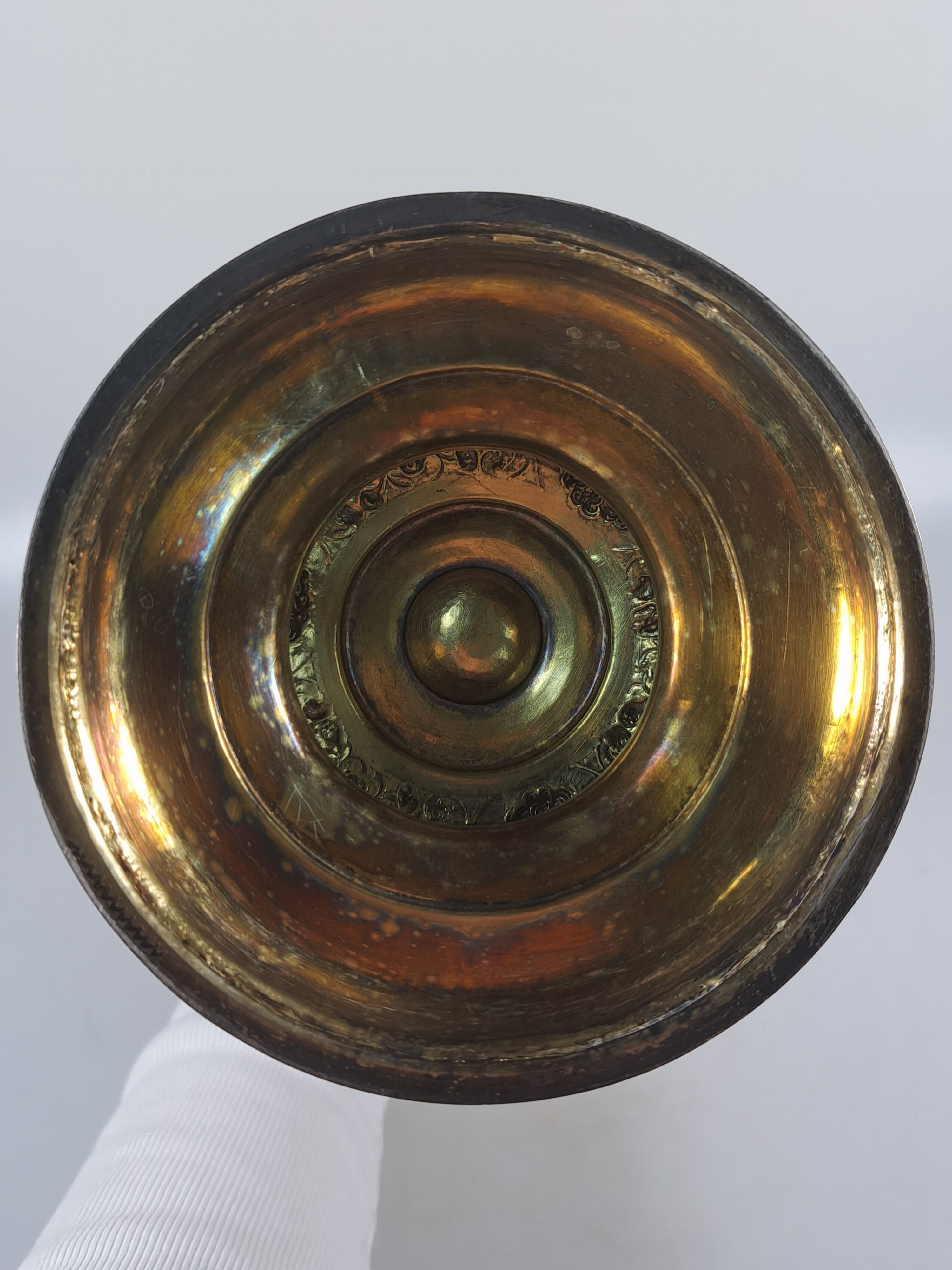 Detail m: Rheinischer Becherpokal nach Kölner Vorbild des frühen 17.Jh., wohl Hanau, ausgehendes 19.Jh., Silber vergoldet, Wulst über rundem Stand mit ...