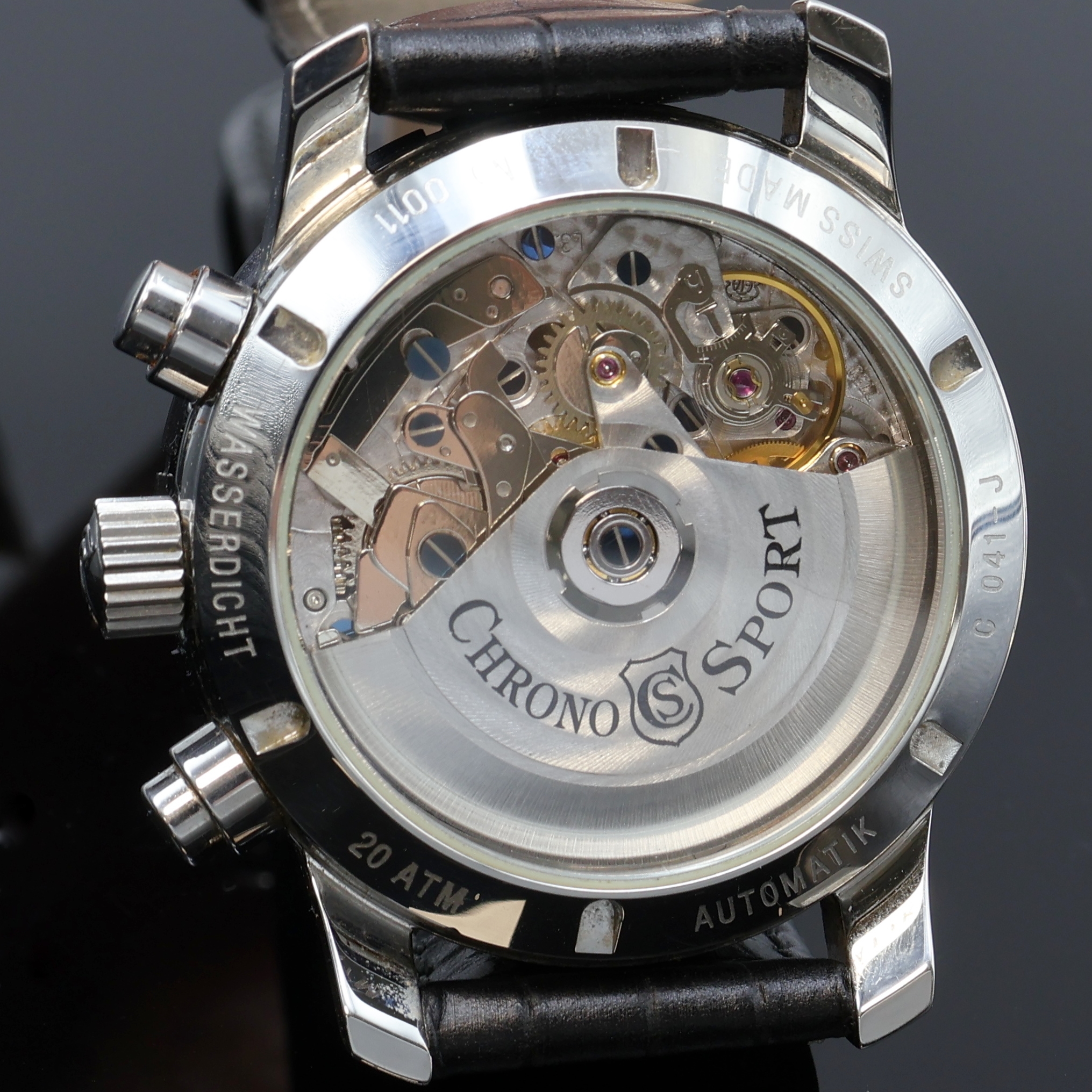 Detail e: CHRONOSPORT Herrenchronograph in Stahl, Schweiz um 2000, Automatik, beids. vergl. Geh., Boden u. Krone verschr., schwarze Drehlunette m. 60er-Tlg., ...