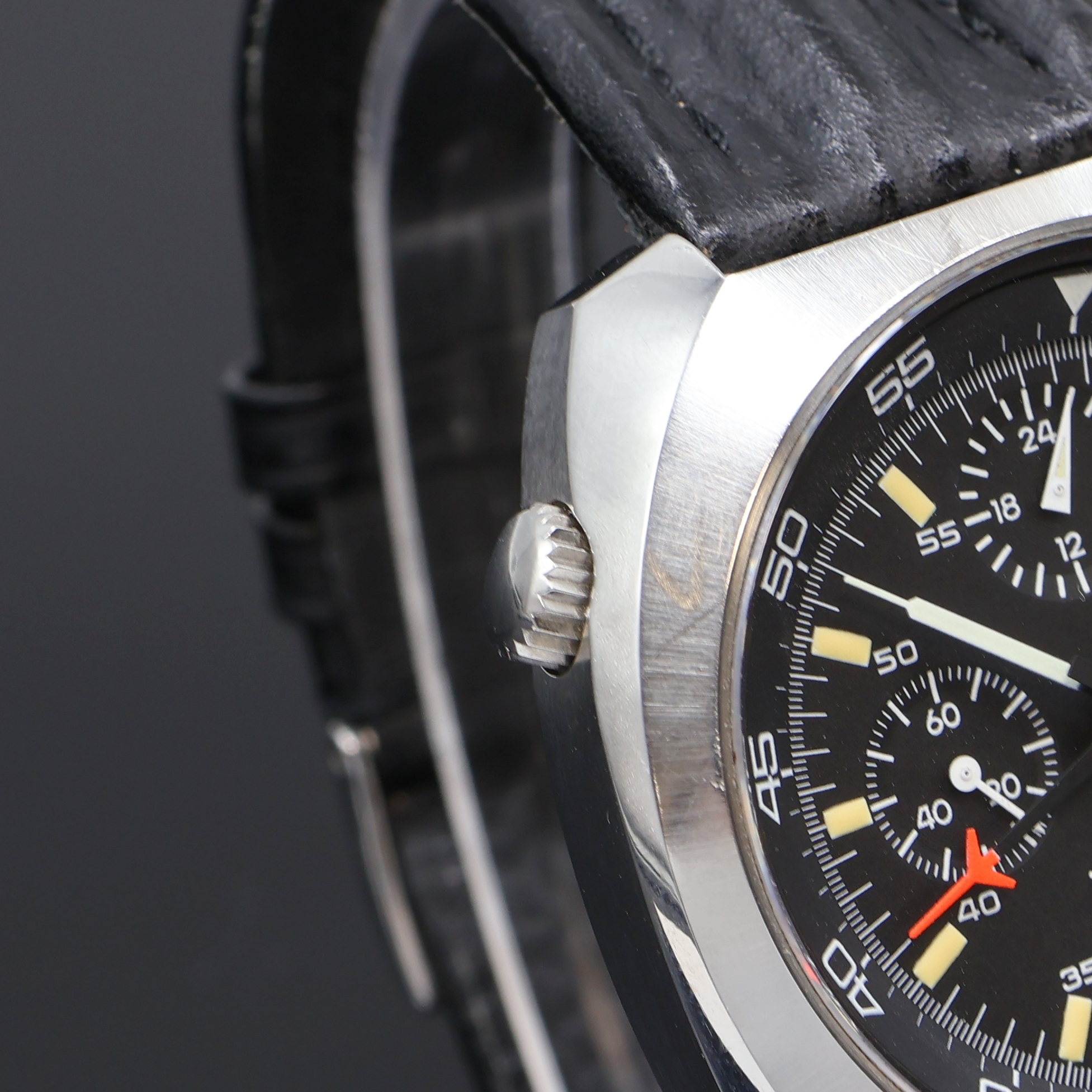 Detail c: SINN Referenz 140/42 Armbandchronograph in Stahl, Schweiz um 1990, Automatik, 2-tlg. Geh., Boden verschr., Krone f. innen-liegende Drehlünette m. ...