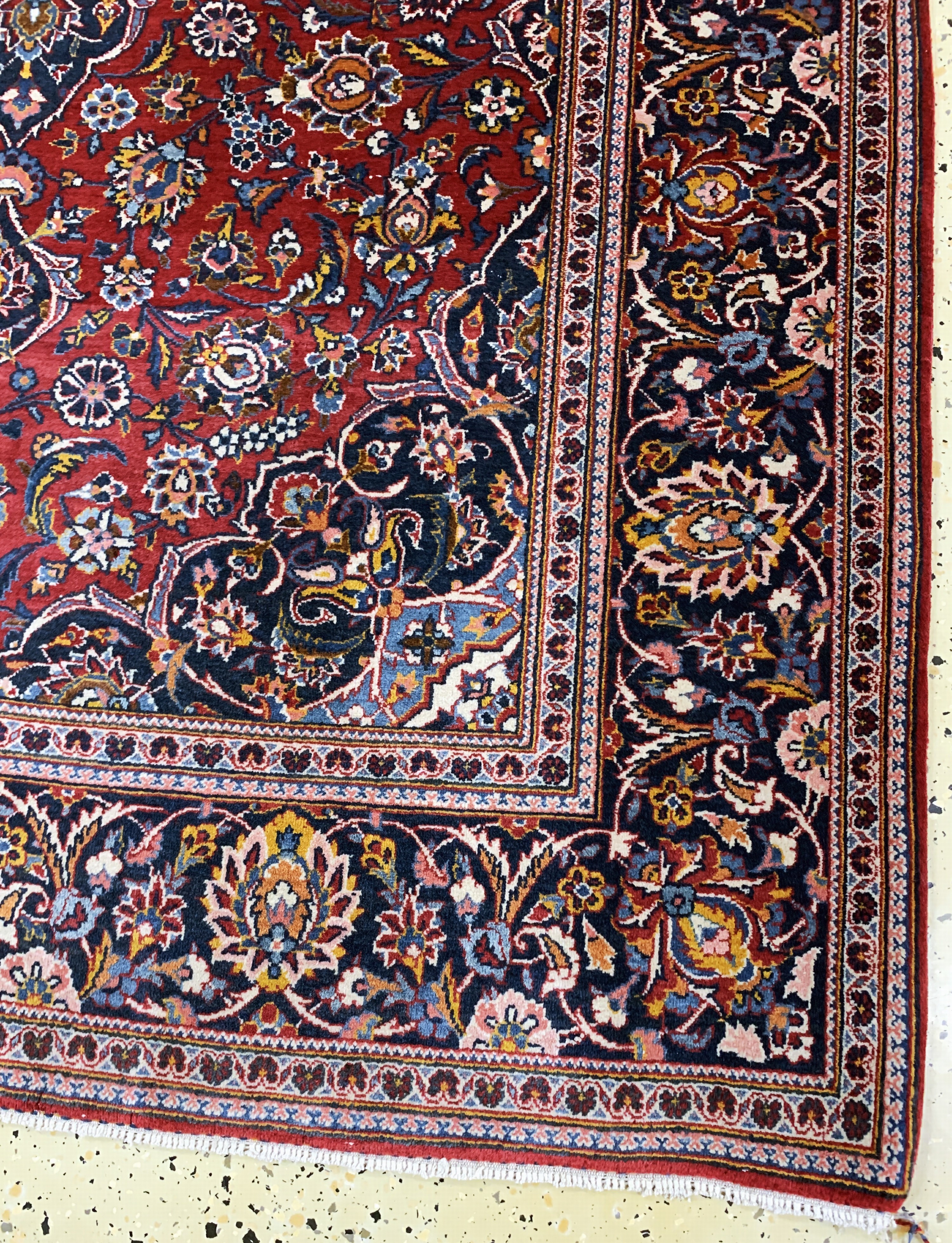 Detail a: Keschan Kork fein, Persien, Mitte 20.Jhd, Korkwolle auf Baumwolle, ca. 211 x 135 cm, minimaler Mottenfraß am Rand, EHZ: 2