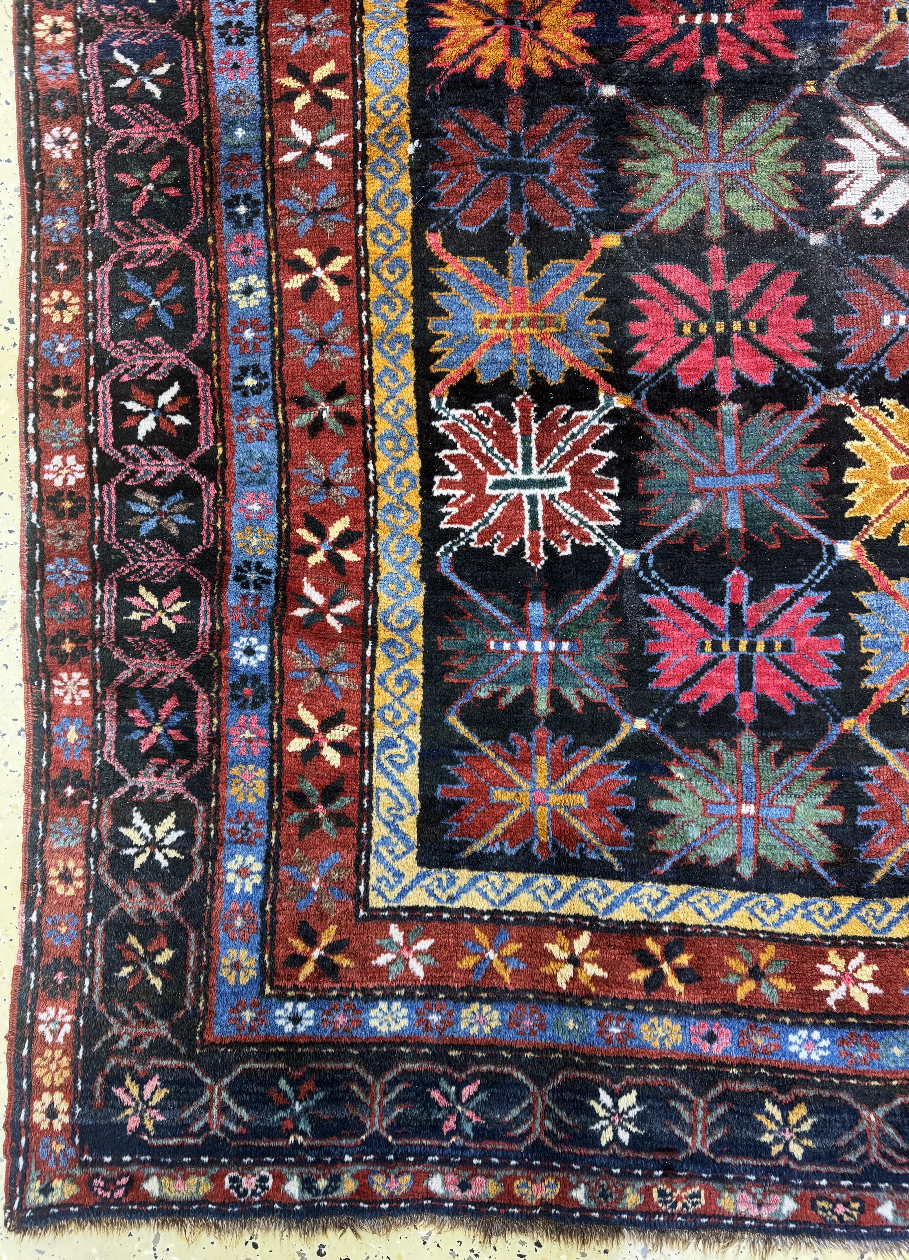 Detail b: Antiker Kazak, Kaukasus, um 1900, Wolle aufWolle, ca. 239 x 163 cm, EHZ: 2