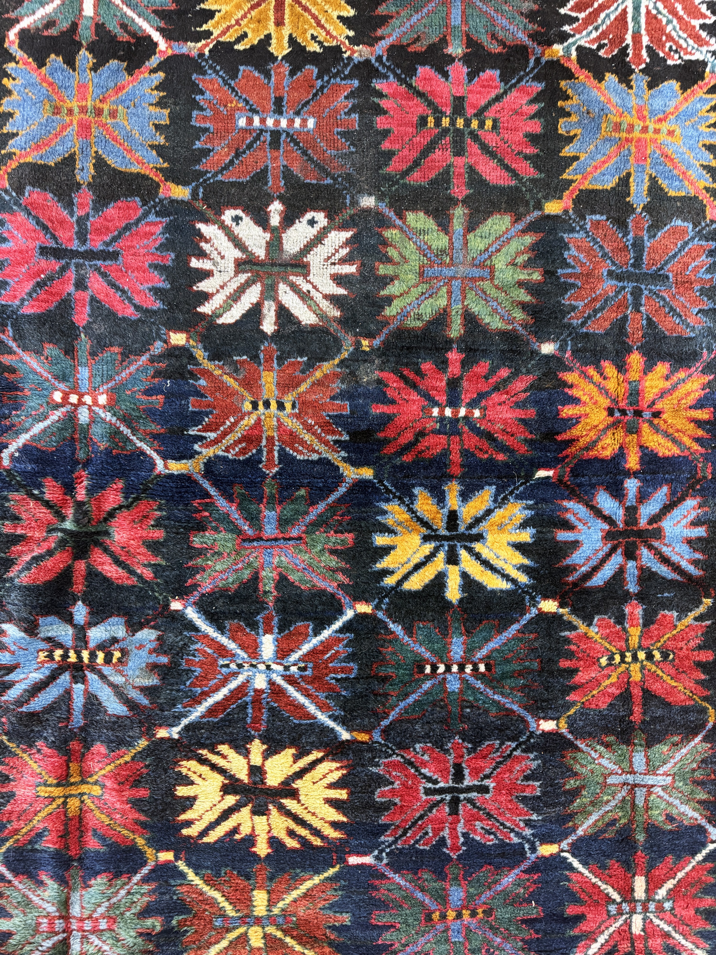 Detail e: Antiker Kazak, Kaukasus, um 1900, Wolle aufWolle, ca. 239 x 163 cm, EHZ: 2