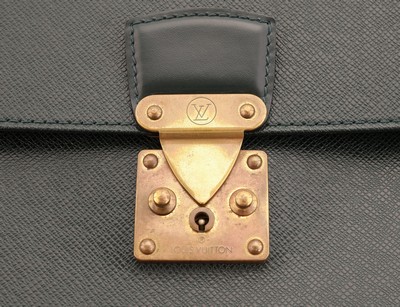 27075468a - LOUIS VUITTON Aktentasche, ´Serviette Kourad´, grünes Taiga Leder, Monturen verg., 1 ...