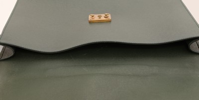 27075468e - LOUIS VUITTON Aktentasche, ´Serviette Kourad´, grünes Taiga Leder, Monturen verg., 1 ...