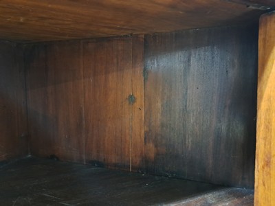 27075994d - Eckschrank, Biedermeier, norddeutsch, um 1820, Mahagoni massiv, z.T. Furnier, ...