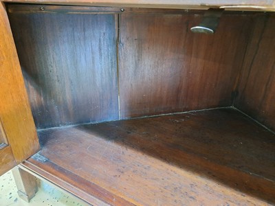 27075994f - Eckschrank, Biedermeier, norddeutsch, um 1820, Mahagoni massiv, z.T. Furnier, ...