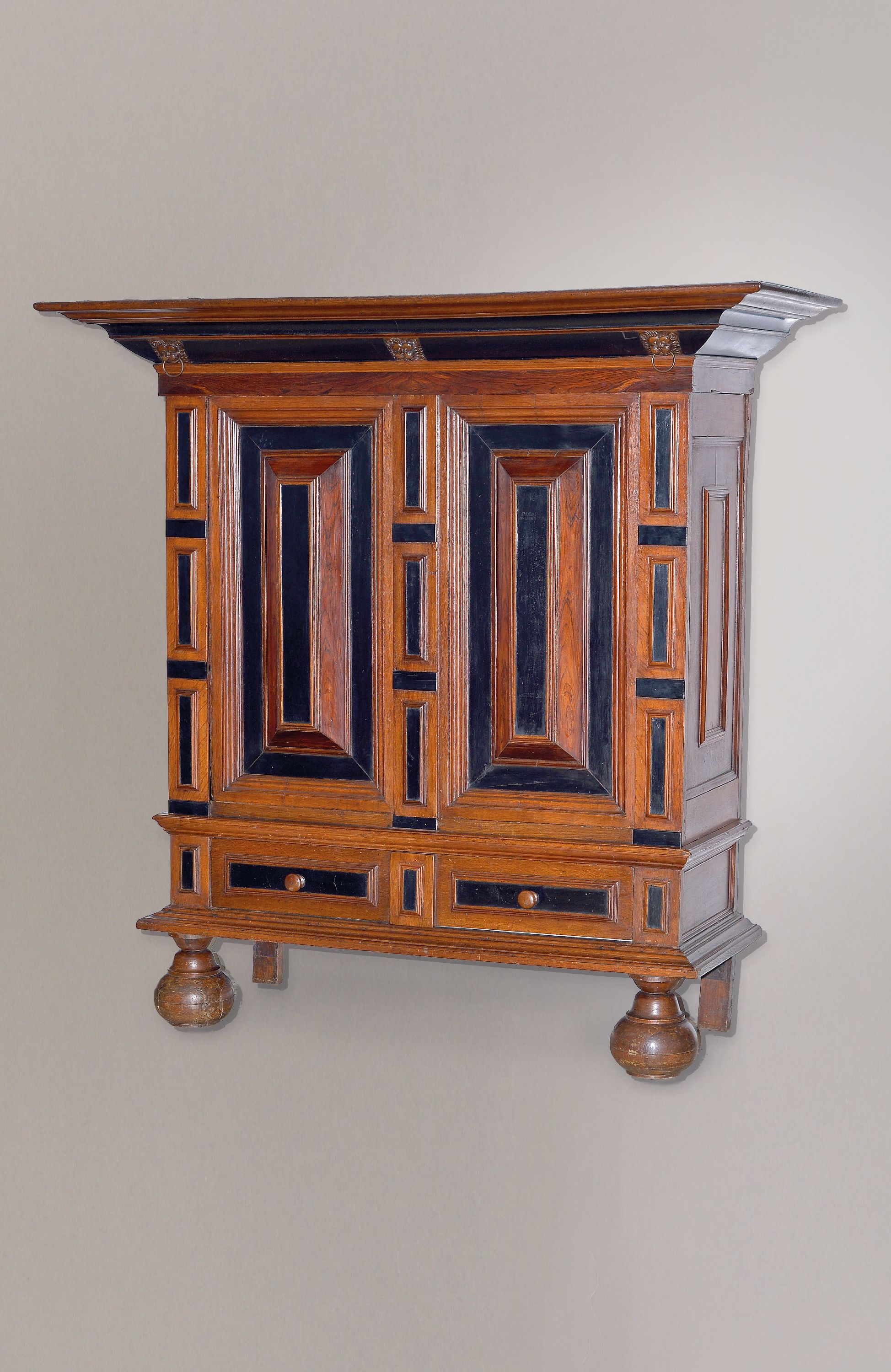Image 27076067 - Barockschrank, Niederrhein, um 1700, Eiche massiv, z.T. furniert, z.T. ...