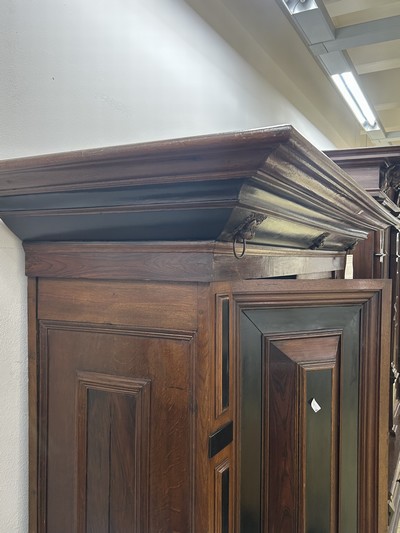 27076067g - Barockschrank, Niederrhein, um 1700, Eiche massiv, z.T. furniert, z.T. ...