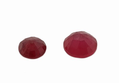 27076213a - Lot 2 lose Rubine, zus. ca. 3.12 ct, rundfacett., 1 x 2.05 ct, 1 x 1.07 ct Schätzpreis: ...