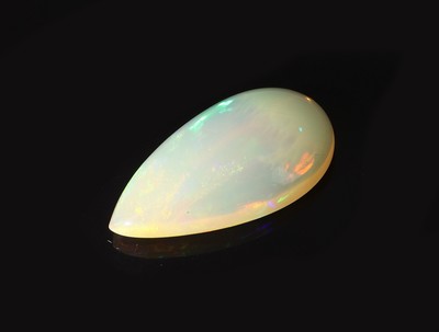 27076236b - Loser Opal, ca. 4.07 ct, tropfenf. Cabochon Schätzpreis: 600, - EUR