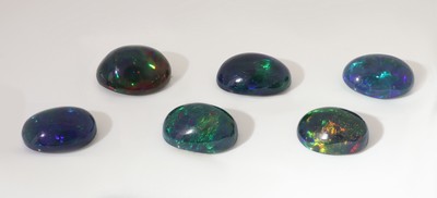 27076241b - Lot 6 lose Schwarzopale, zus. ca. 18.07 ct, ovale Cabochons in versch. Größen ...