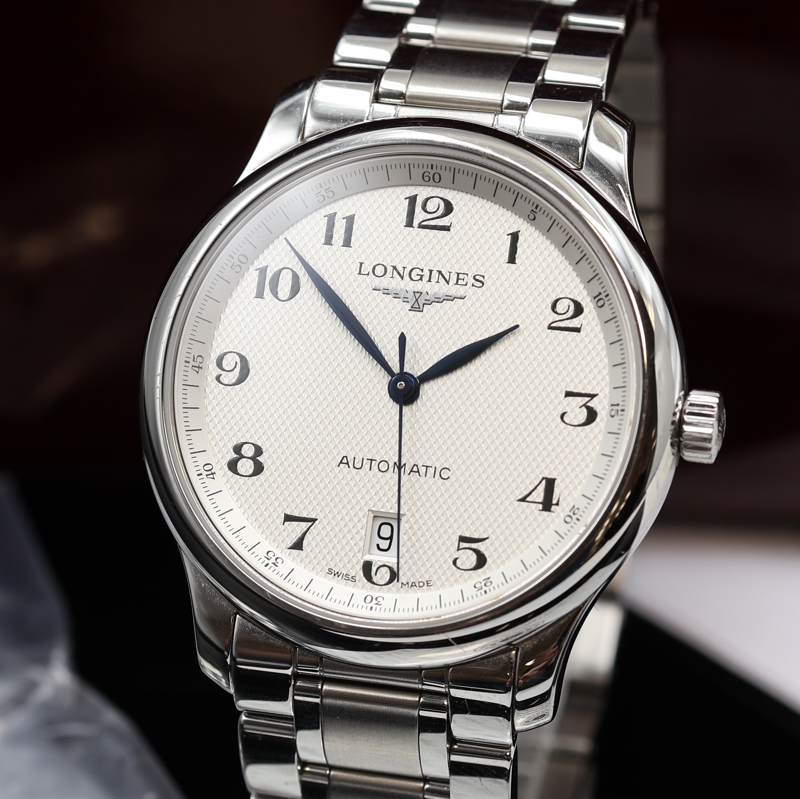 Detail a: LONGINES Master Collection Armbanduhr Referenz L26284786, Automatik, beids. vergl. Edelstahlgeh. inkl. Gliederband m. dopp. Faltschl., Boden ...