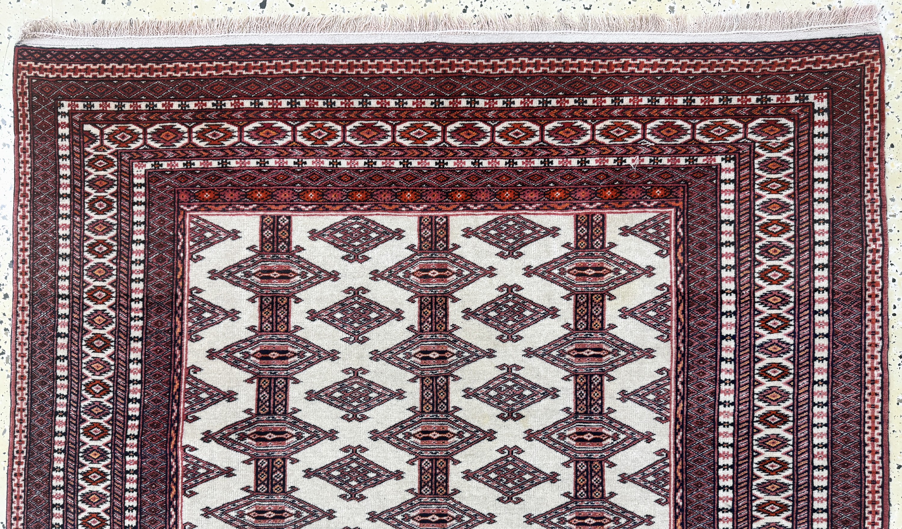 Detail a: Torkmen fein, Persien, Mitte 20.Jhd, Wolle auf Seide, ca. 190 x 135 cm, EHZ: 1-2