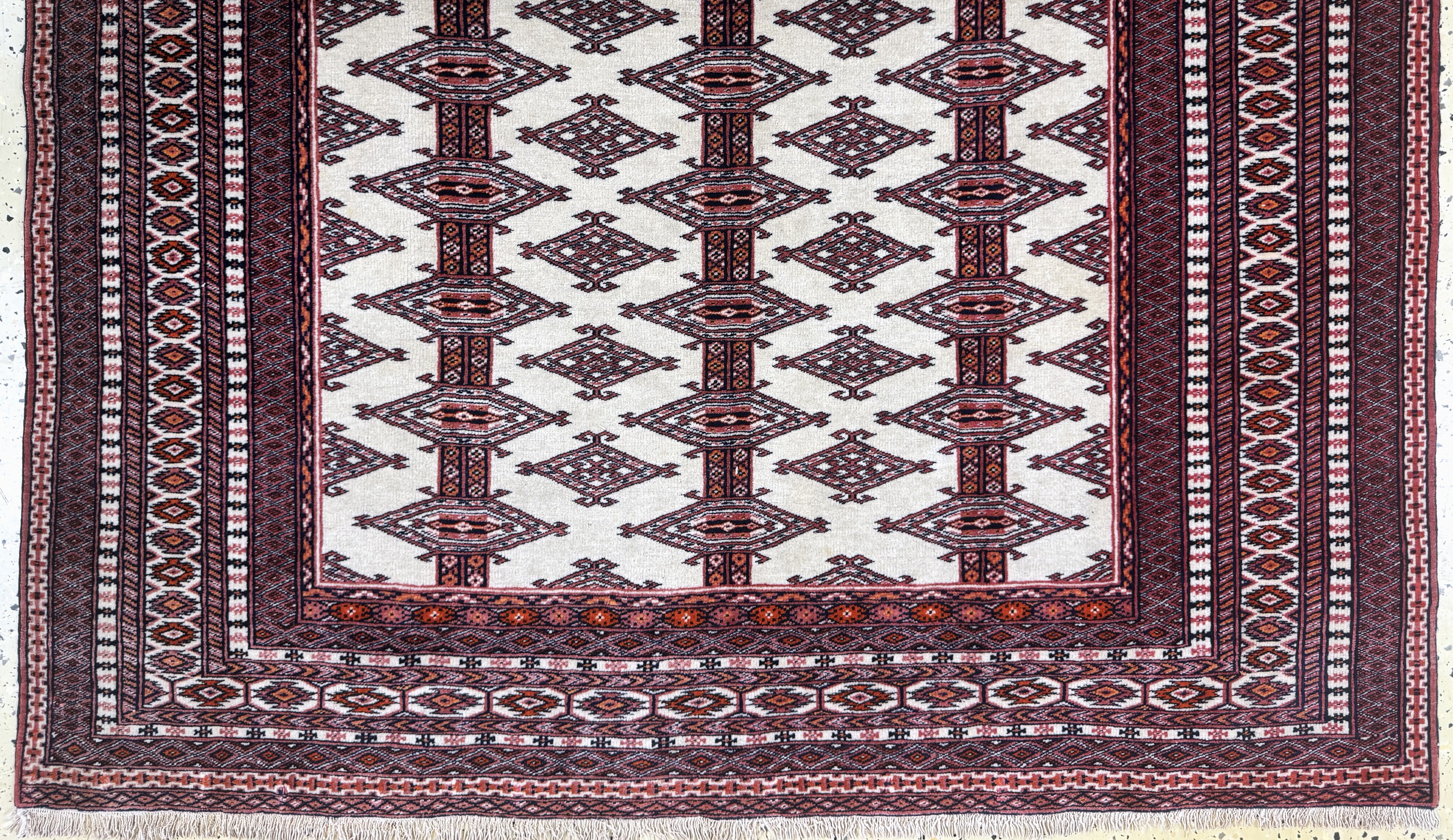 Detail b: Torkmen fein, Persien, Mitte 20.Jhd, Wolle auf Seide, ca. 190 x 135 cm, EHZ: 1-2