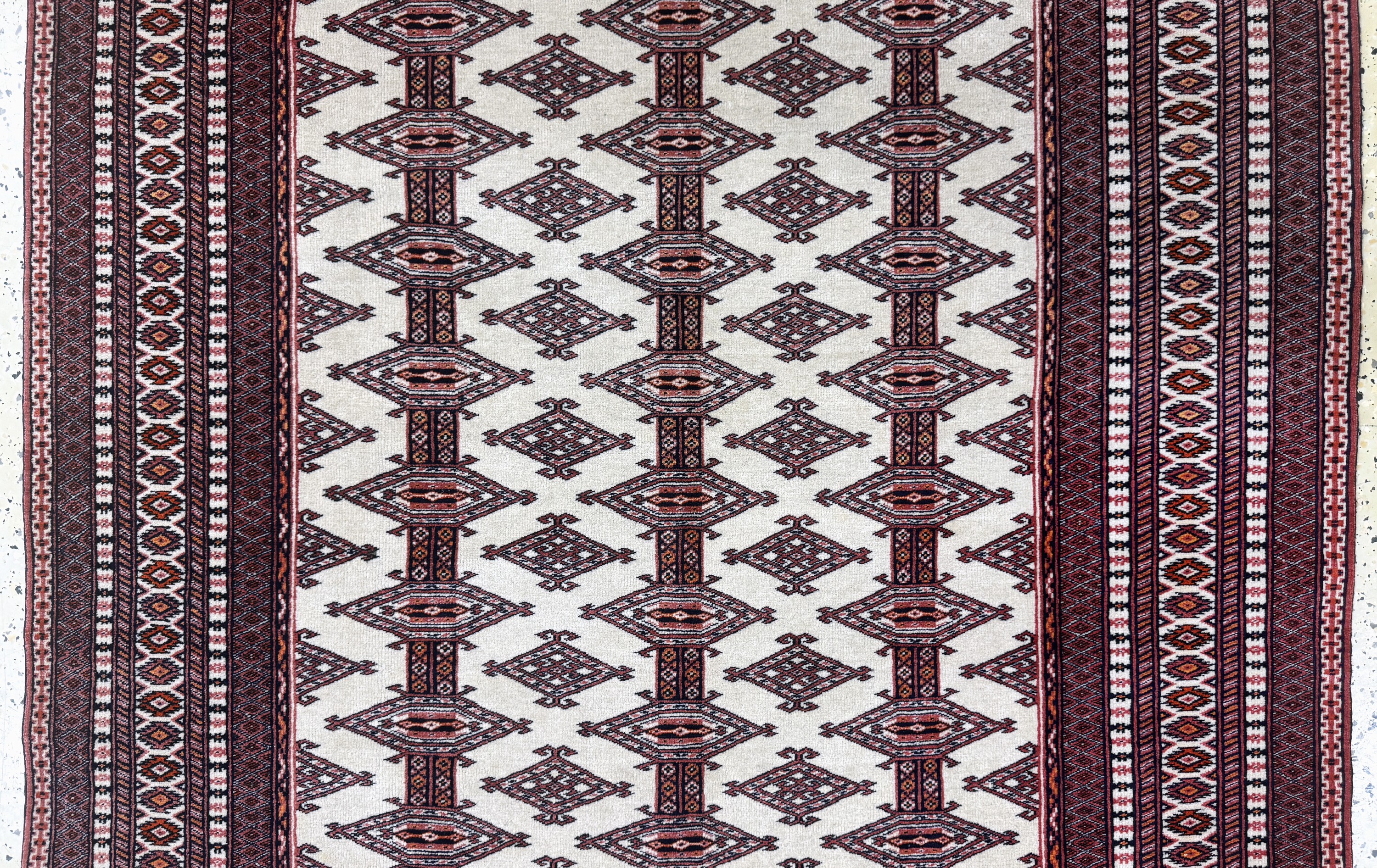 Detail c: Torkmen fein, Persien, Mitte 20.Jhd, Wolle auf Seide, ca. 190 x 135 cm, EHZ: 1-2