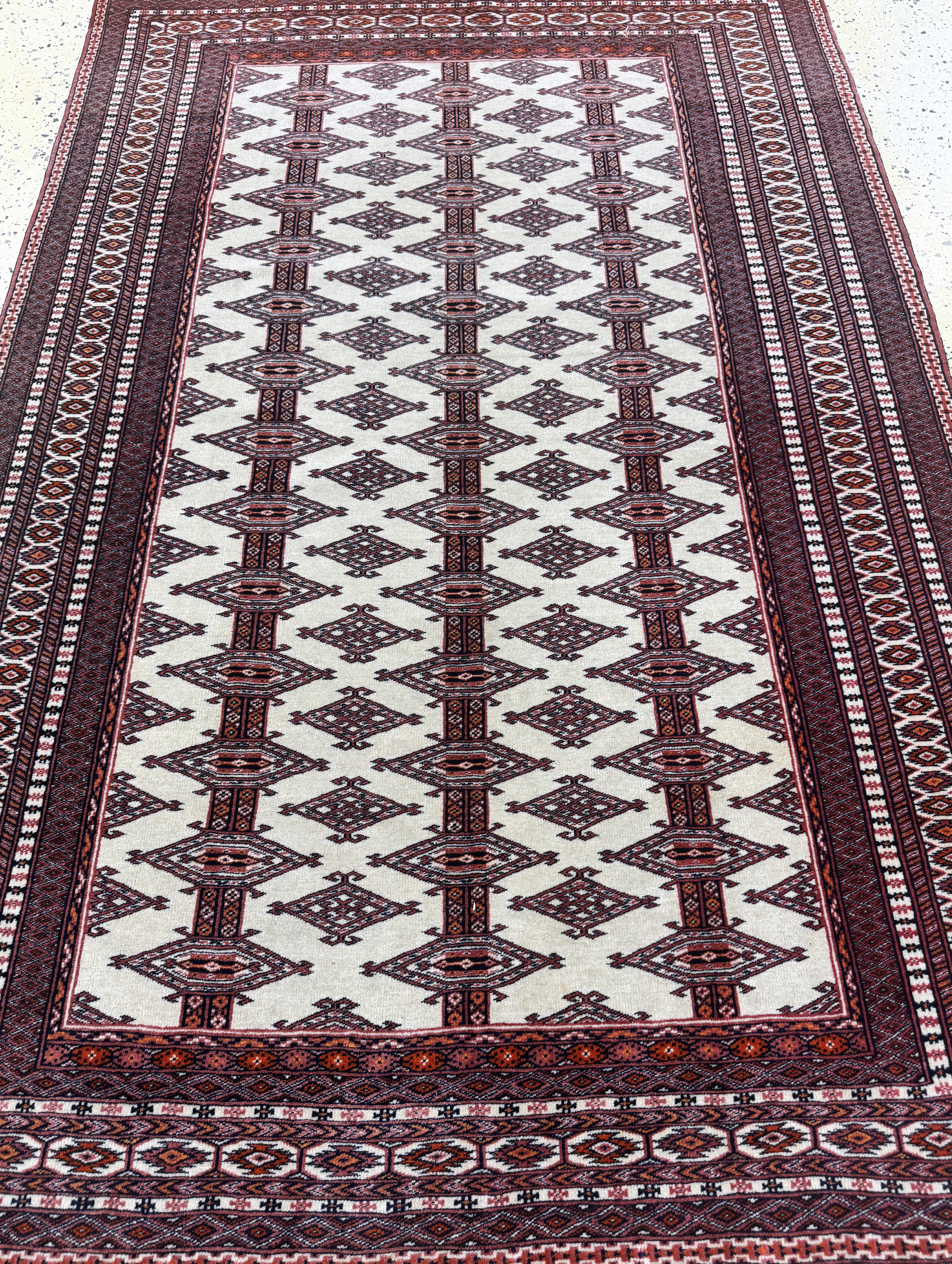 Detail d: Torkmen fein, Persien, Mitte 20.Jhd, Wolle auf Seide, ca. 190 x 135 cm, EHZ: 1-2
