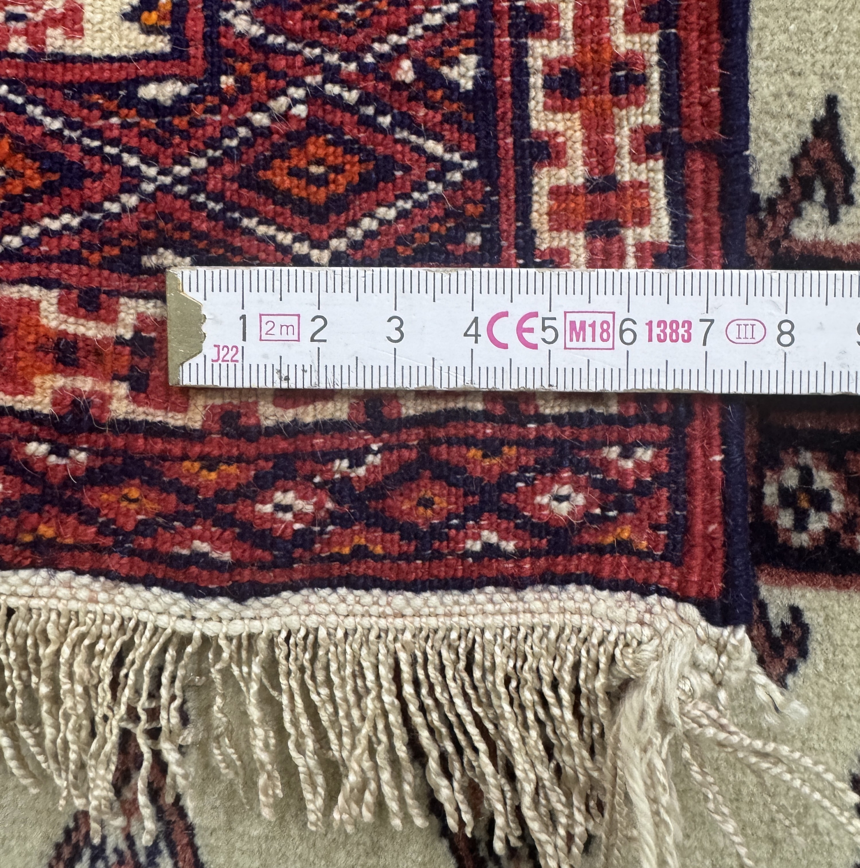 Detail e: Torkmen fein, Persien, Mitte 20.Jhd, Wolle auf Seide, ca. 190 x 135 cm, EHZ: 1-2