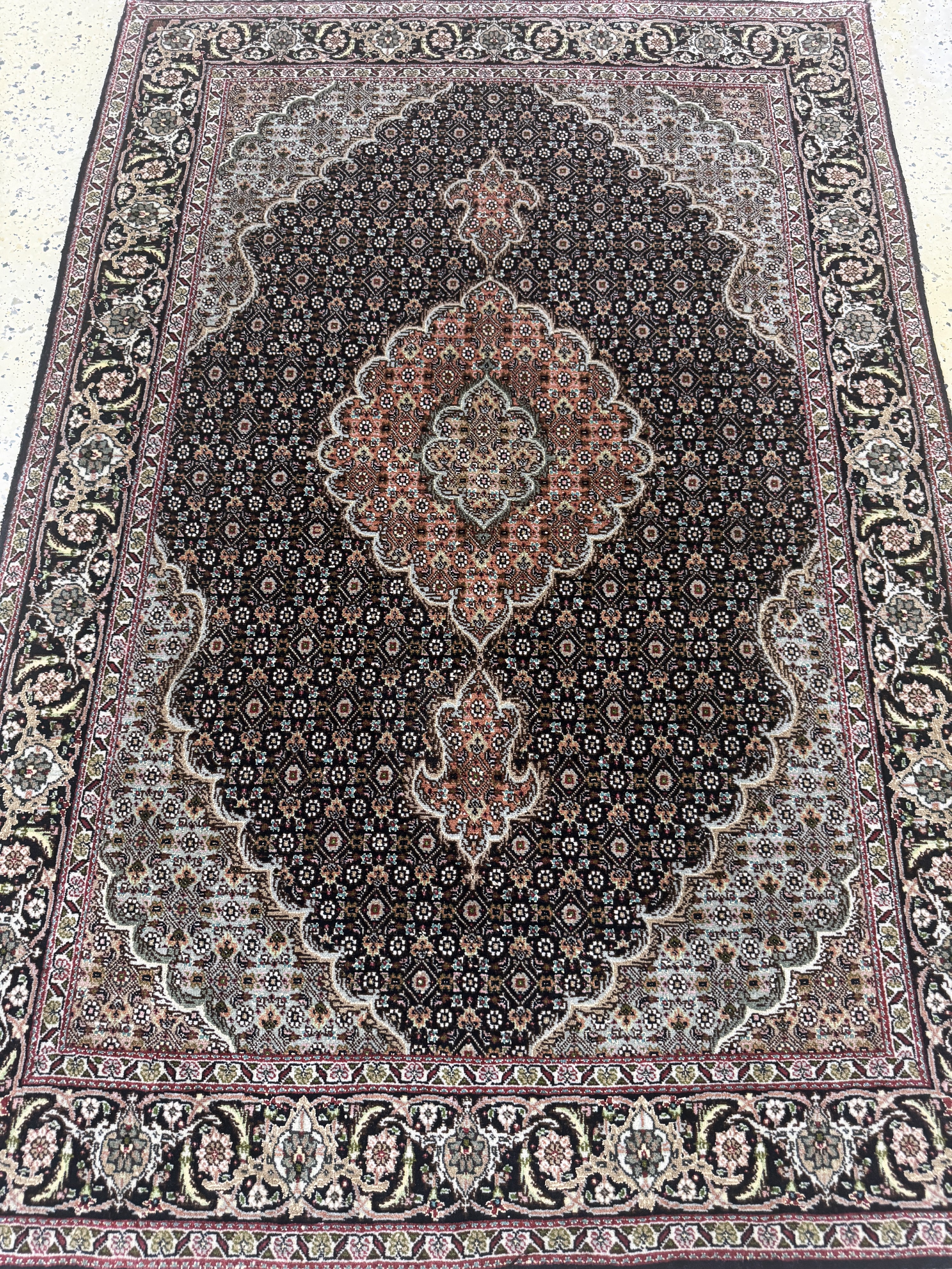 Detail c: Täbriz fein(50 Raj), Persien, Ende 20.Jhd, Korkwolle mit Seide, ca. 150 x 103 cm, ca. 500.000 Kn/qm, EHZ: 1-2
