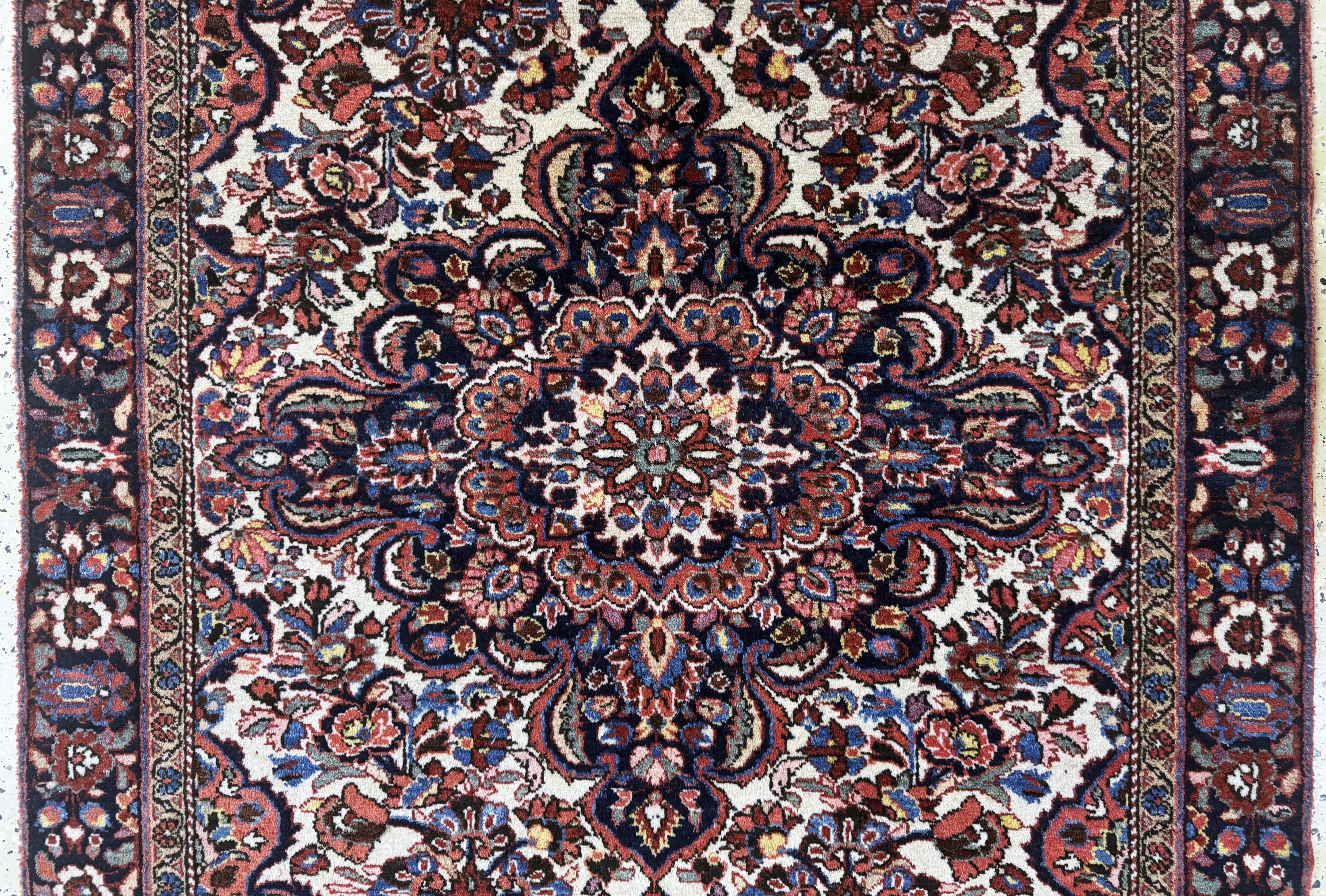 Detail b: Bortschalu, Persien, Mitte 20.Jhd, Wolle auf Baumwolle, ca. 197 x 133 cm, EHZ: 2