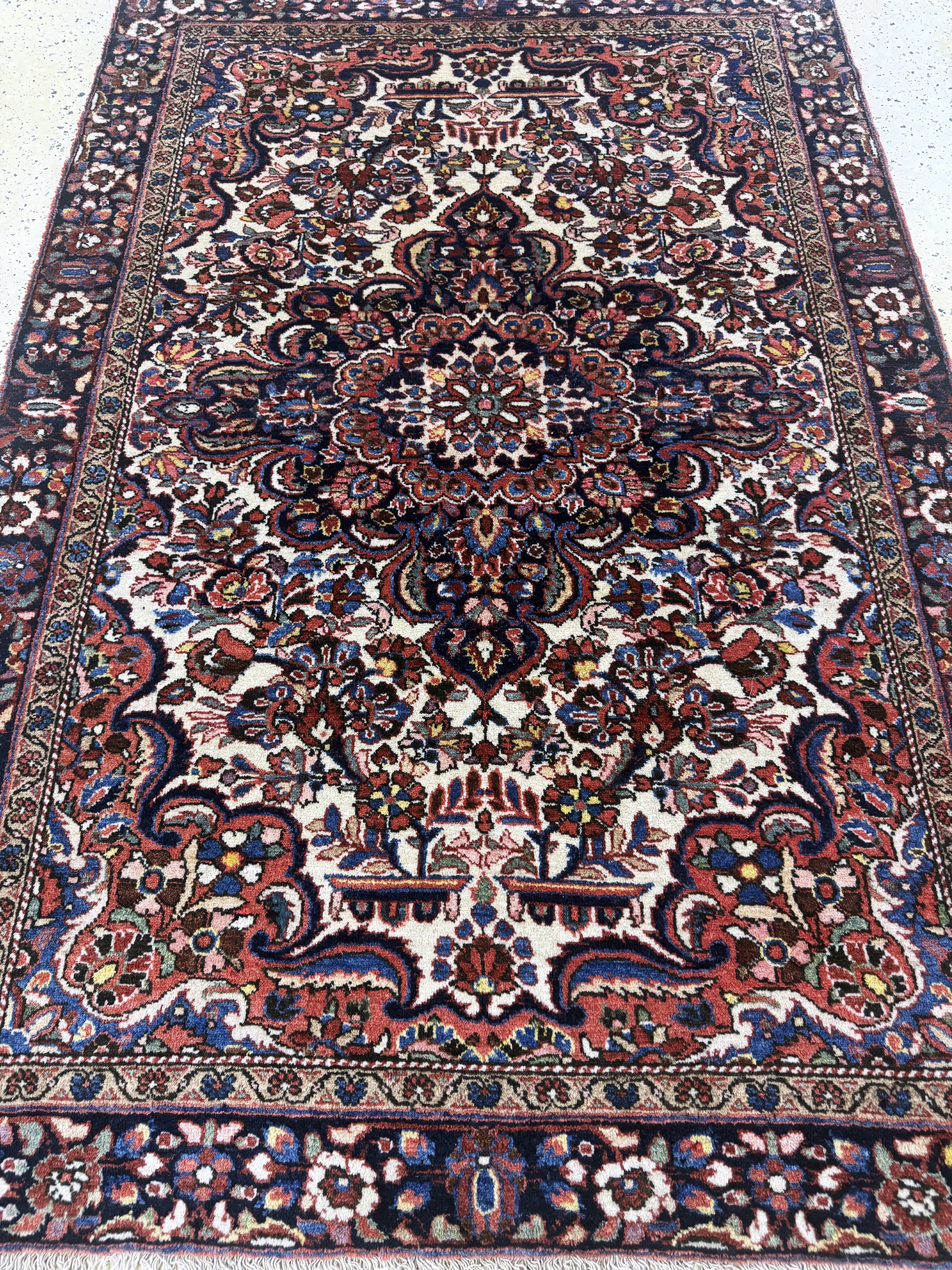 Detail d: Bortschalu, Persien, Mitte 20.Jhd, Wolle auf Baumwolle, ca. 197 x 133 cm, EHZ: 2