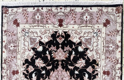 27076368a - Täbriz fein(50 Raj), Persien, Mitte 20.Jhd,Korkwolle mit Seide, ca. 155 x 102 cm, ca. ...