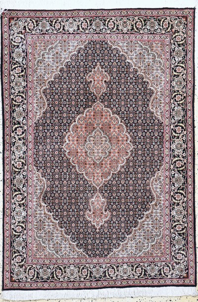 Image Täbriz fein(50 Raj), Persien, Ende 20.Jhd, Korkwolle mit Seide, ca. 150 x 103 cm, ca. ...