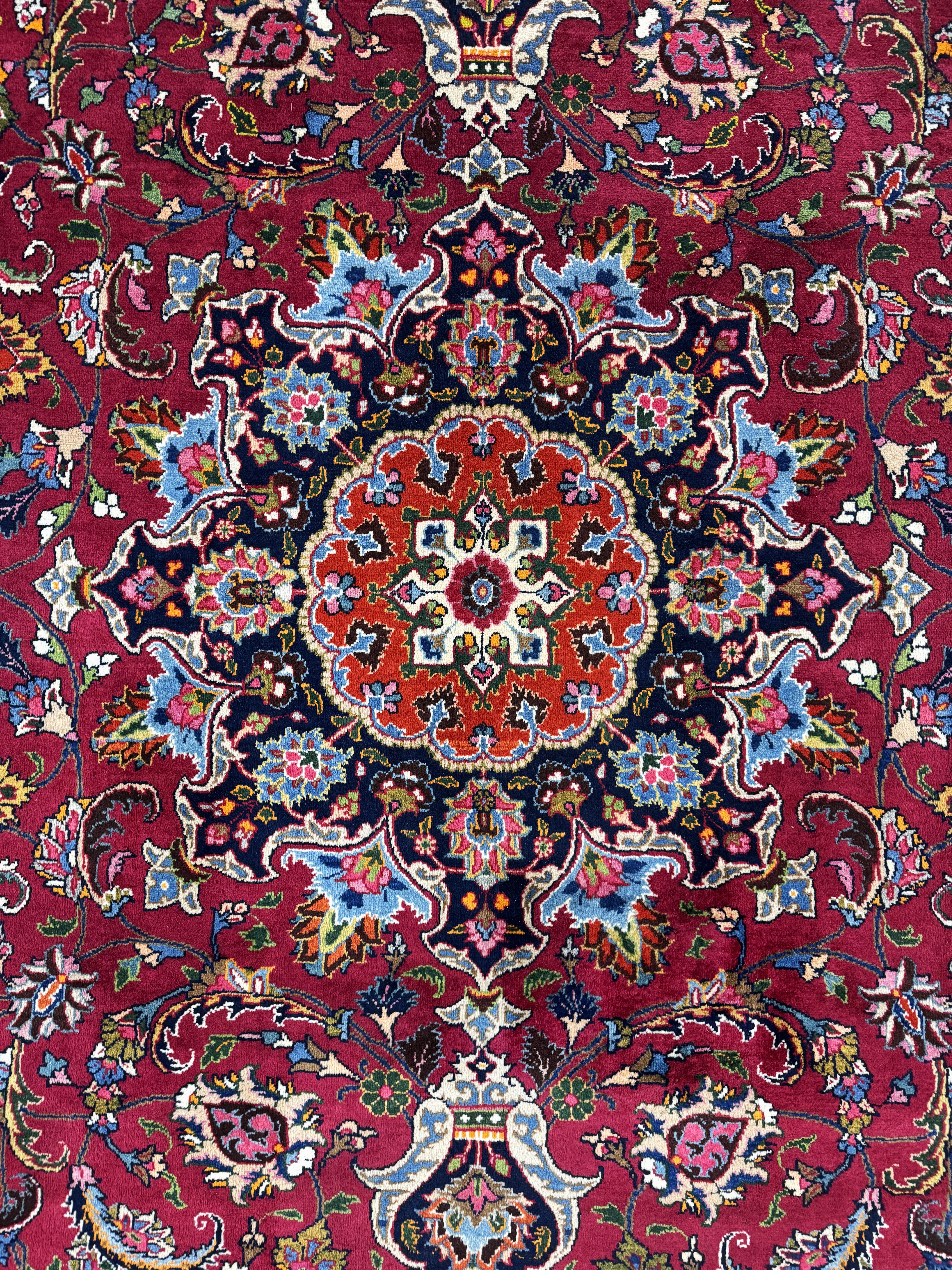 Detail d: Mesched signiert, Persien, Ende 20.Jhd, Wolle auf Baumwolle, ca. 349 x 249 cm, EHZ: 1-2