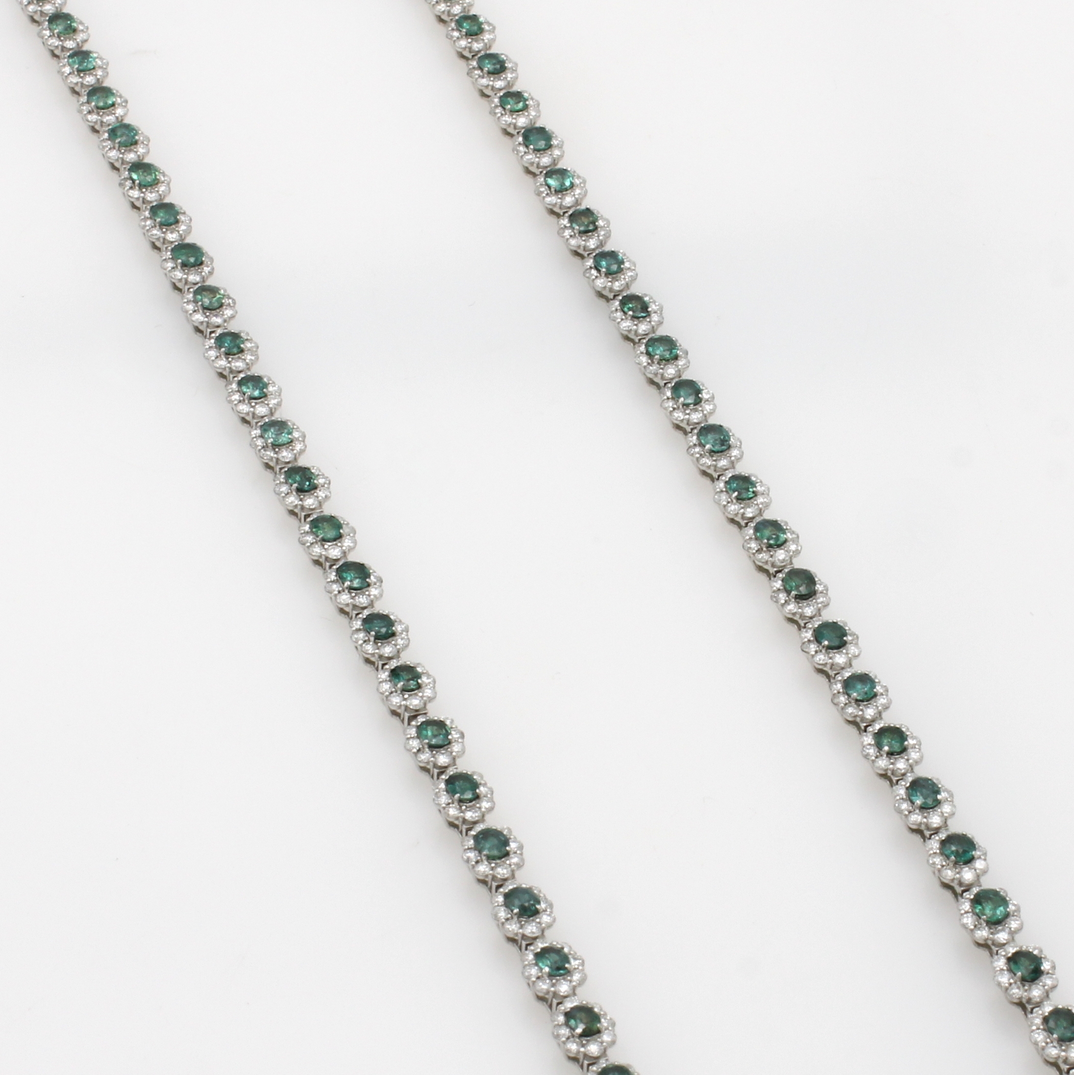 Image 27076461 - Collier mit Alexandriten und Brillanten, 900er Platin, 69 ovale Alexandrite zus. ca. ...