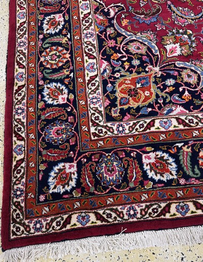 27076405h - Mesched signiert, Persien, Ende 20.Jhd, Wolle auf Baumwolle, ca. 349 x 249 cm, EHZ: 1-2 ...