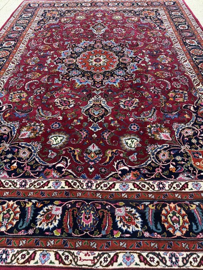 27076405i - Mesched signiert, Persien, Ende 20.Jhd, Wolle auf Baumwolle, ca. 349 x 249 cm, EHZ: 1-2 ...