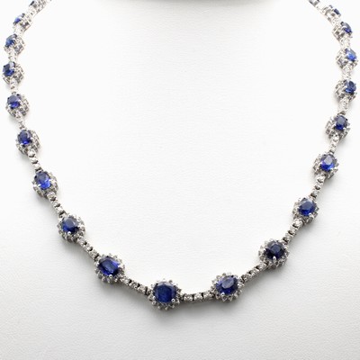 27076462a - Collier mit Saphiren und Brillanten, WG 750/000, 27 rund fac., königsblaue Saphire zus. ...
