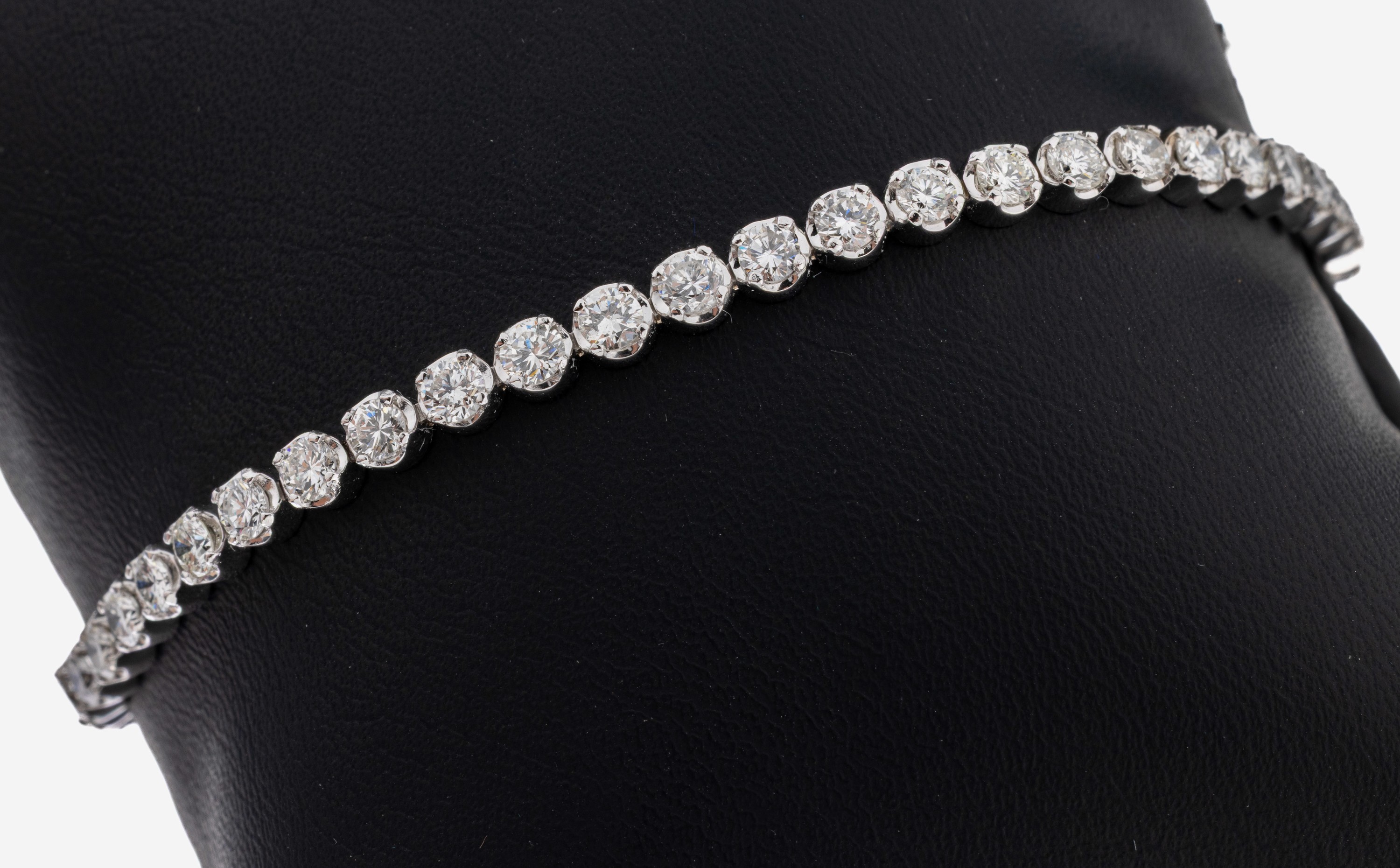 Image 27076677 - 14 kt Gold Brillant-Armband, WG 585/000, 48 Brillanten zus. ca. 4.80 ct feines Weiß- ...