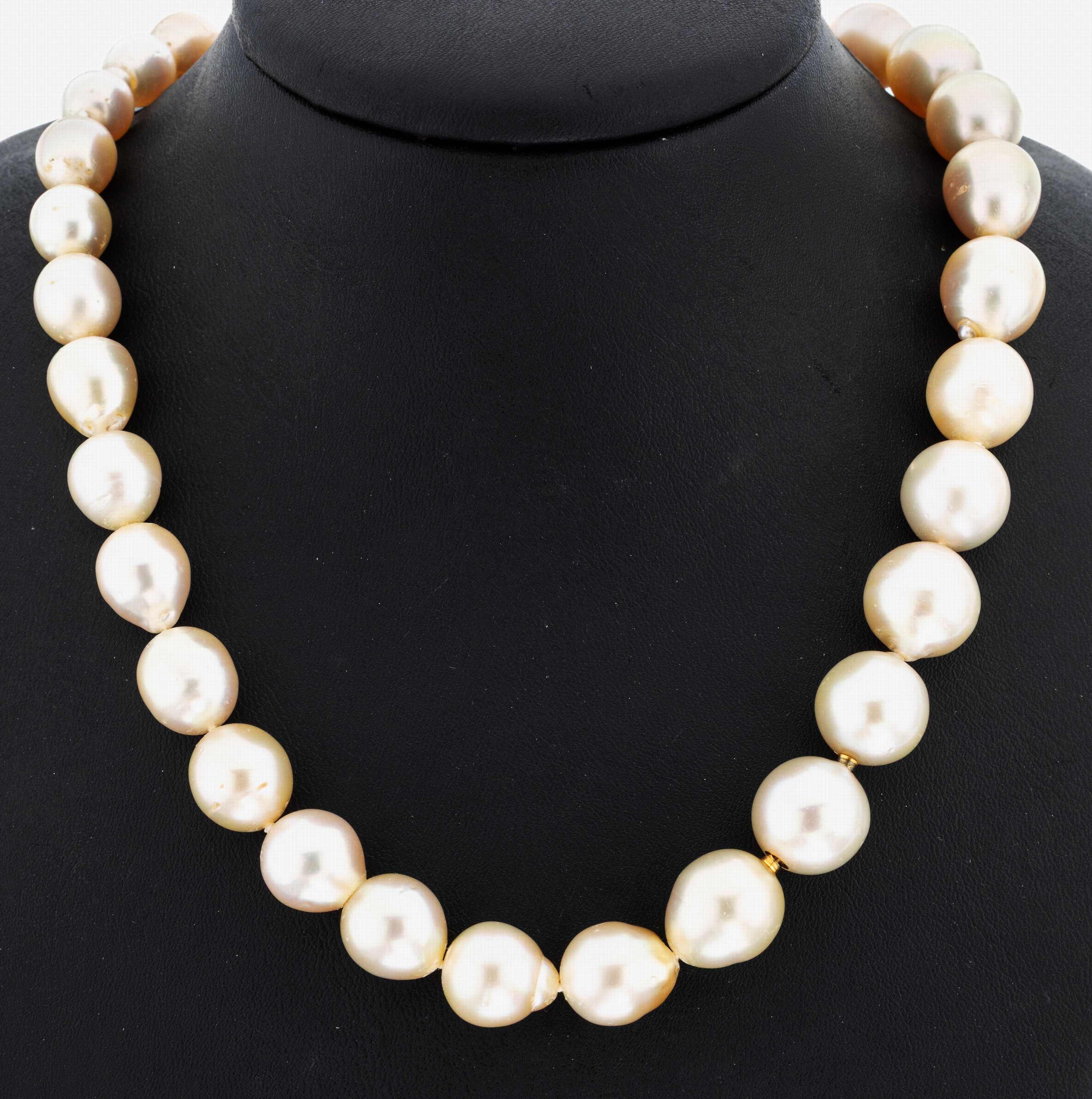 Image 27076680 - Südseezuchtperlenkette, 34 verlaufende z.T. barocke Perlen, D. ca. 11.8 - 15 mm, ...