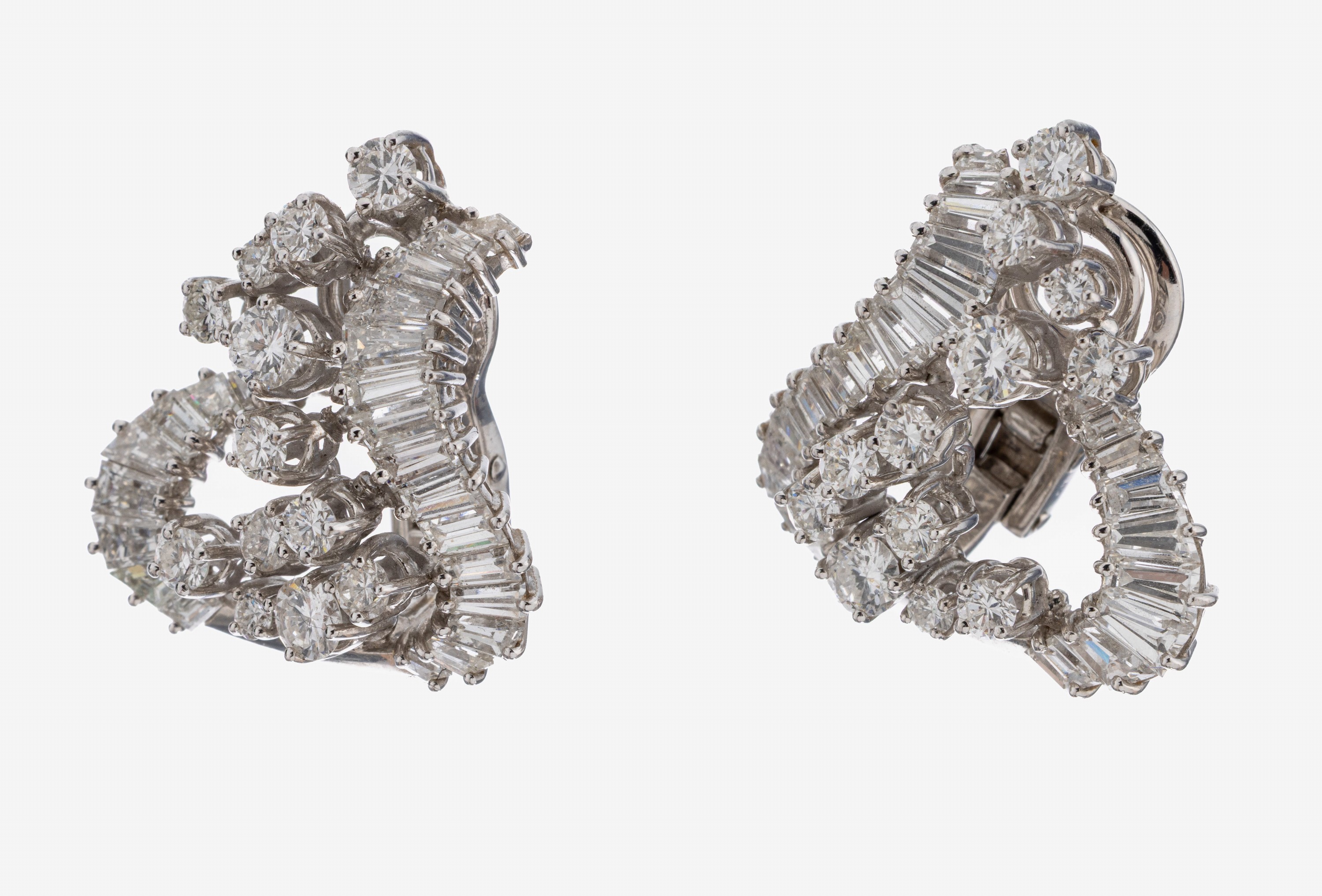 Image 27076688 - Paar 18 kt Gold Diamant-Ohrclips, WG 750/000, ausgefallene Formgebung, Brillanten und ...