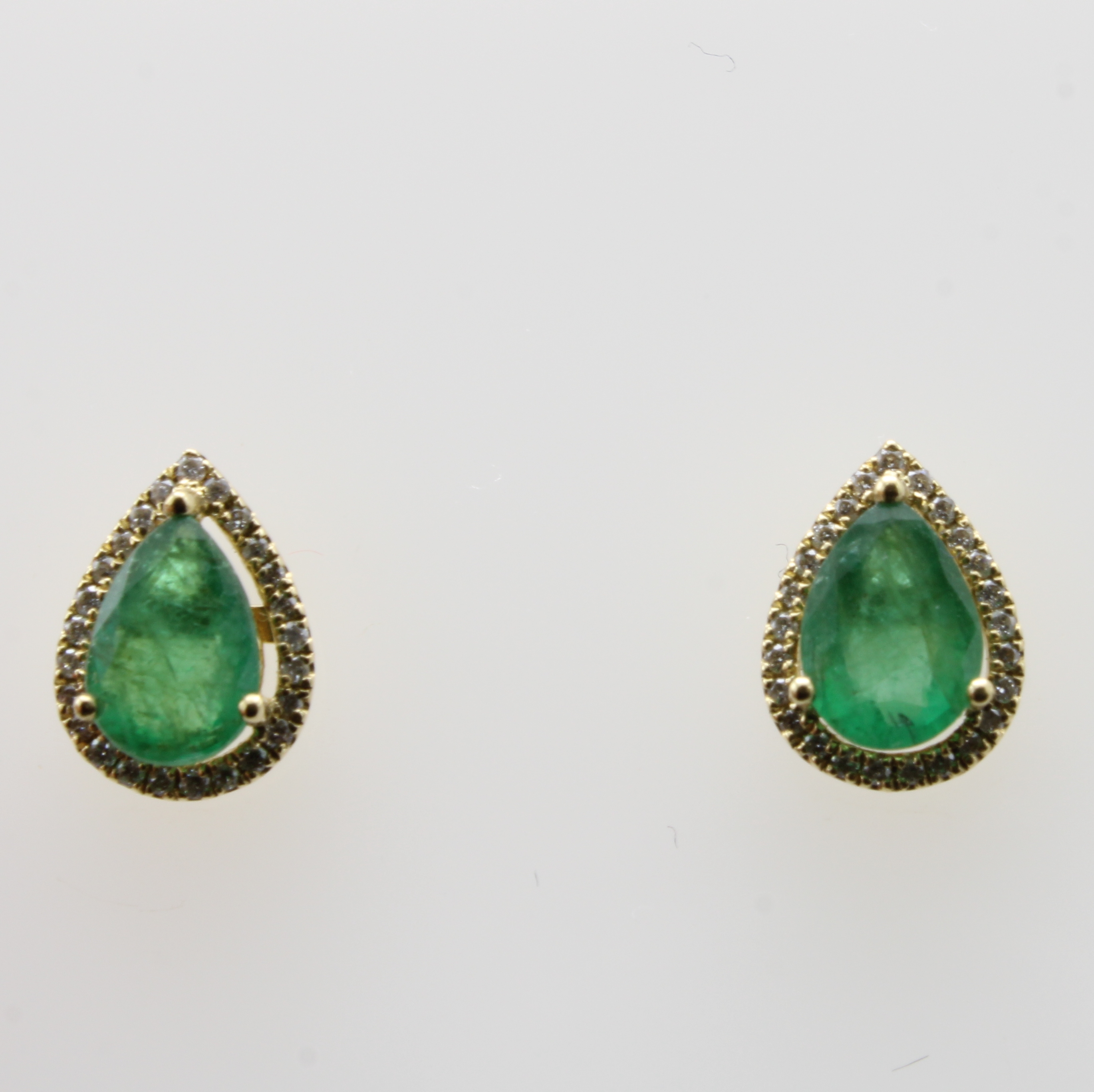 Image 27076692 - Paar Ohrstecker mit Smaragden und Diamanten, GG 750/000, 2 Smaragdtropfen zus. ca. 1.10 ...