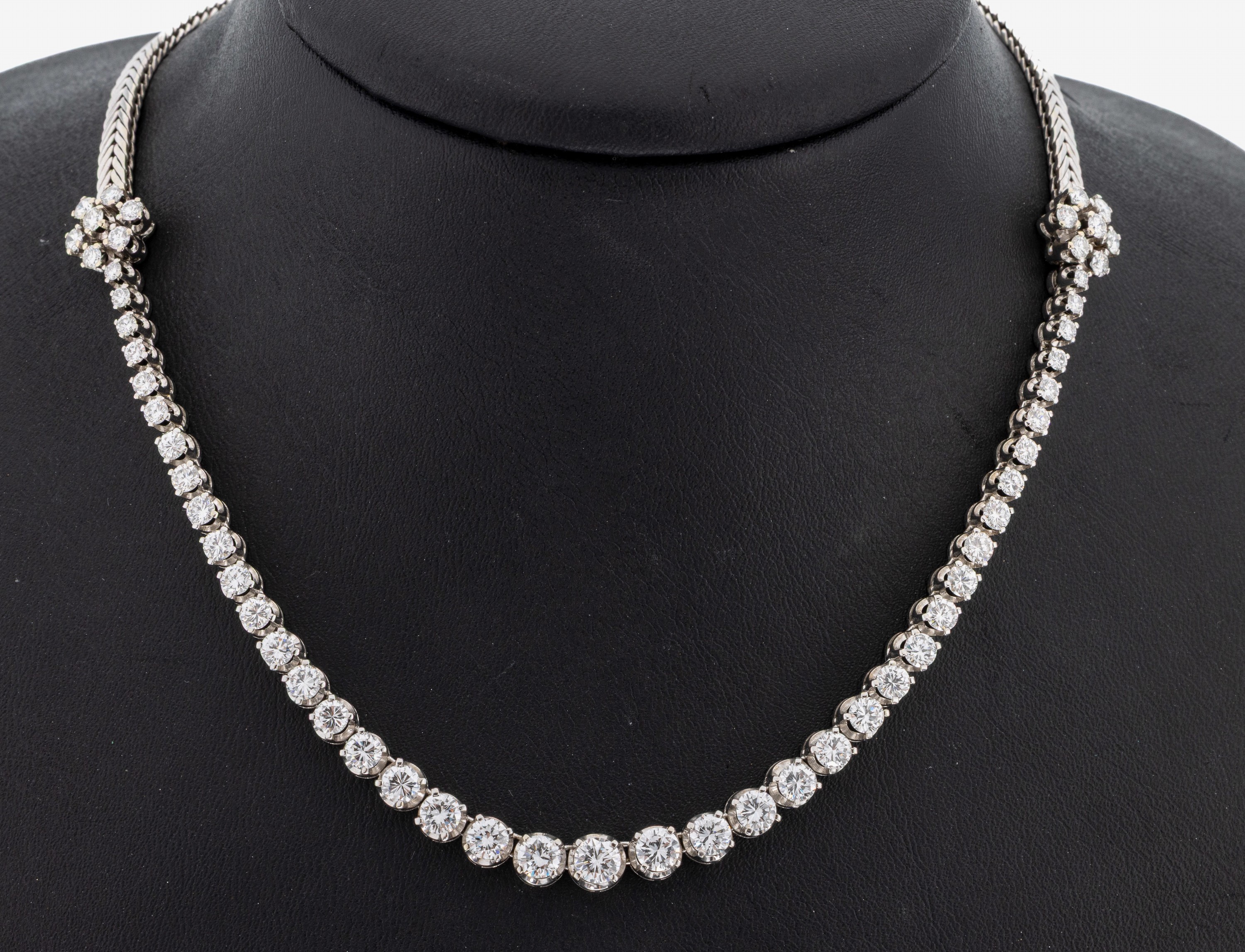 Image 27076693 - 18 kt Gold Brillant-Collier, WG 750/000, Mittelteil bes. mit 55 Brillanten zus. ca. ...