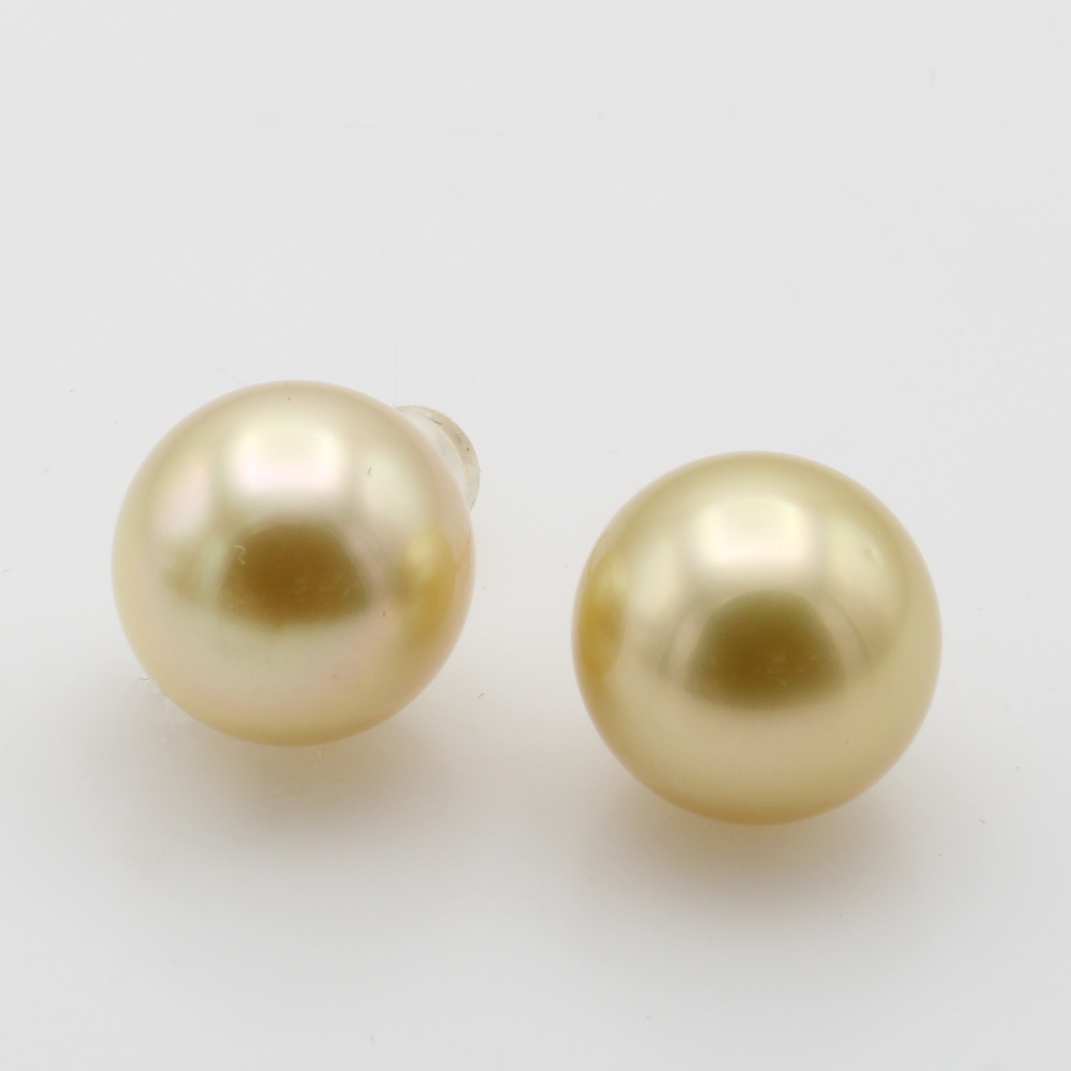 Image 27076703 - Paar Ohrstecker mit Südseezuchtperlen, GG 750/000, 2 runde Perlen v. champagnerfarb. ...