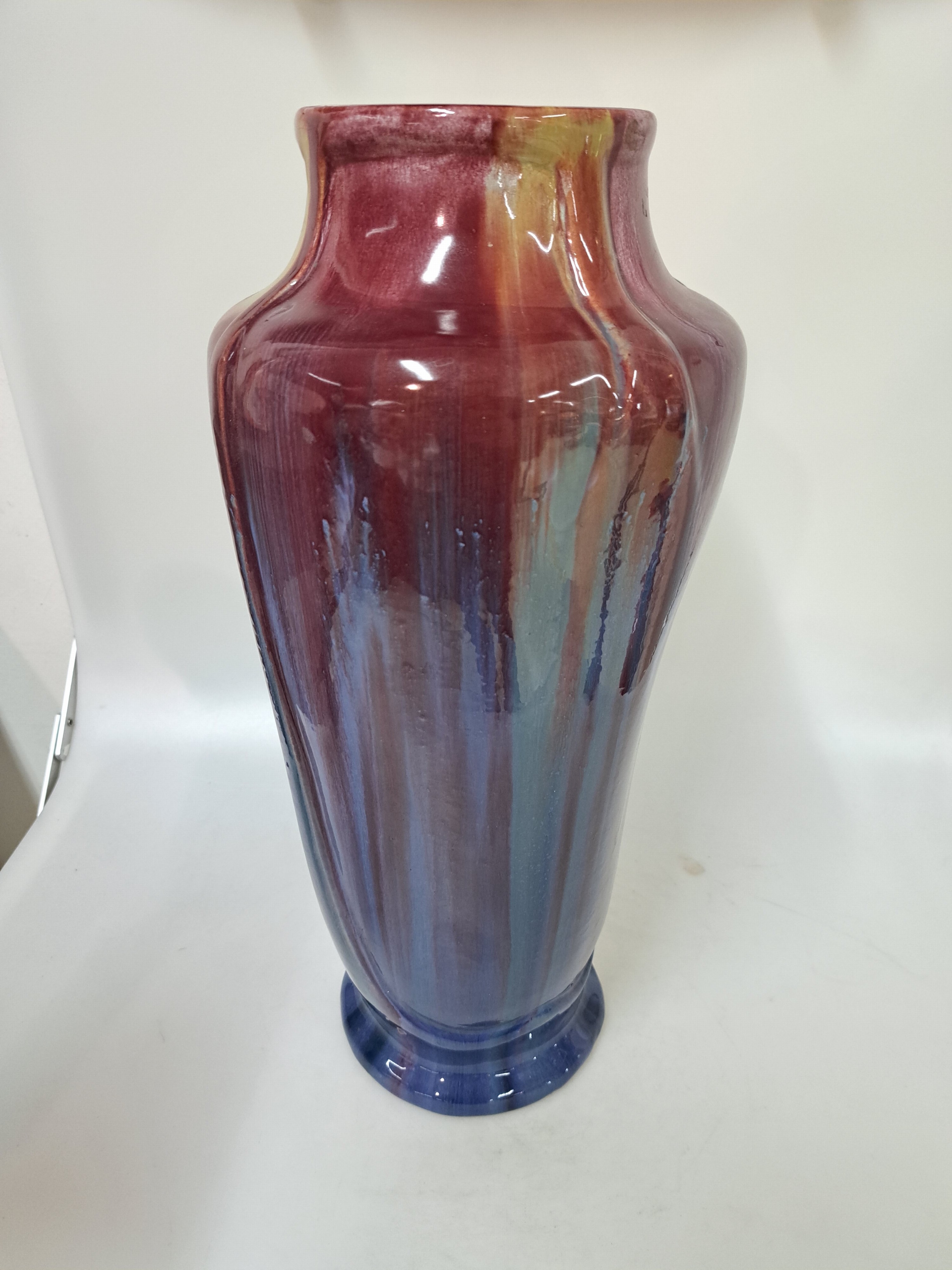 Detail a: Große Vase, Frankreich, um 1900, Jugendstil, Keramik mit ochsenblutroter und blauer Laufglasur, H. ca. 41cm