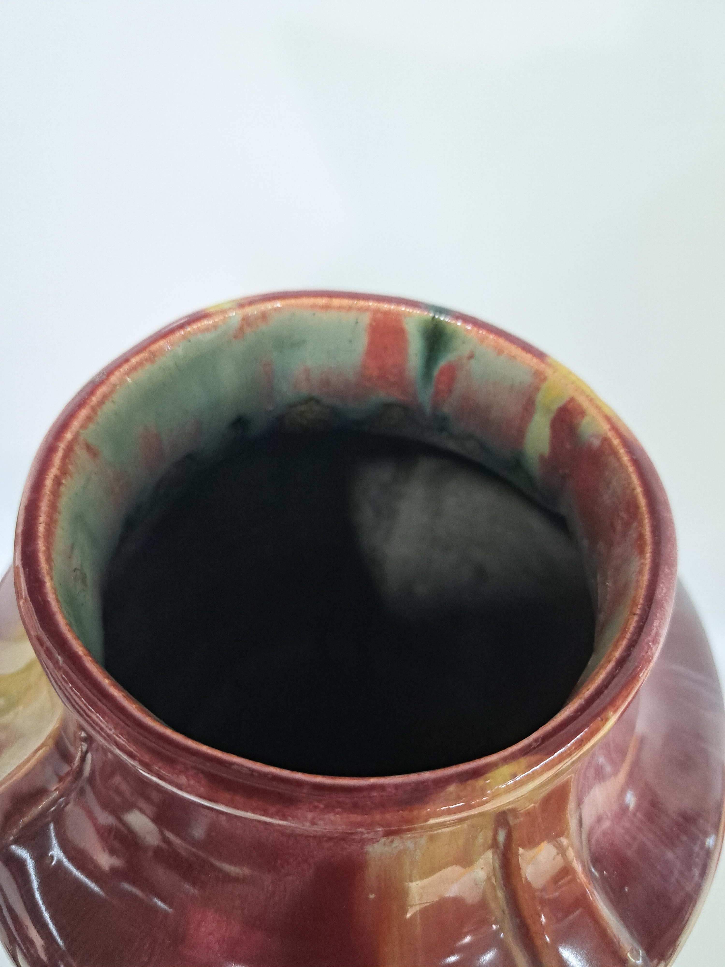 Detail b: Große Vase, Frankreich, um 1900, Jugendstil, Keramik mit ochsenblutroter und blauer Laufglasur, H. ca. 41cm