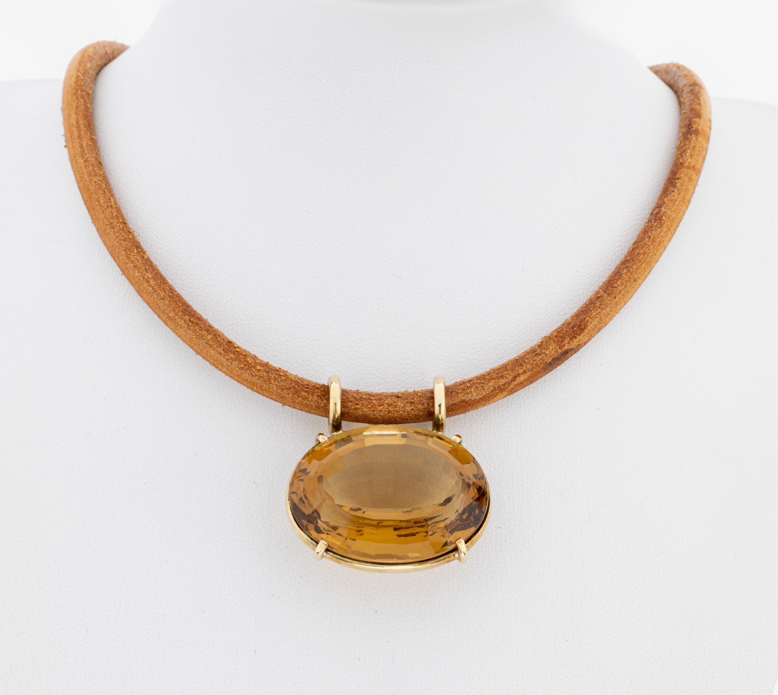Image 27076719 - 14 kt gold citrine-pendant , YG 585/00, ovalbevelled citrine approx. 50.0 ct, with brown ...