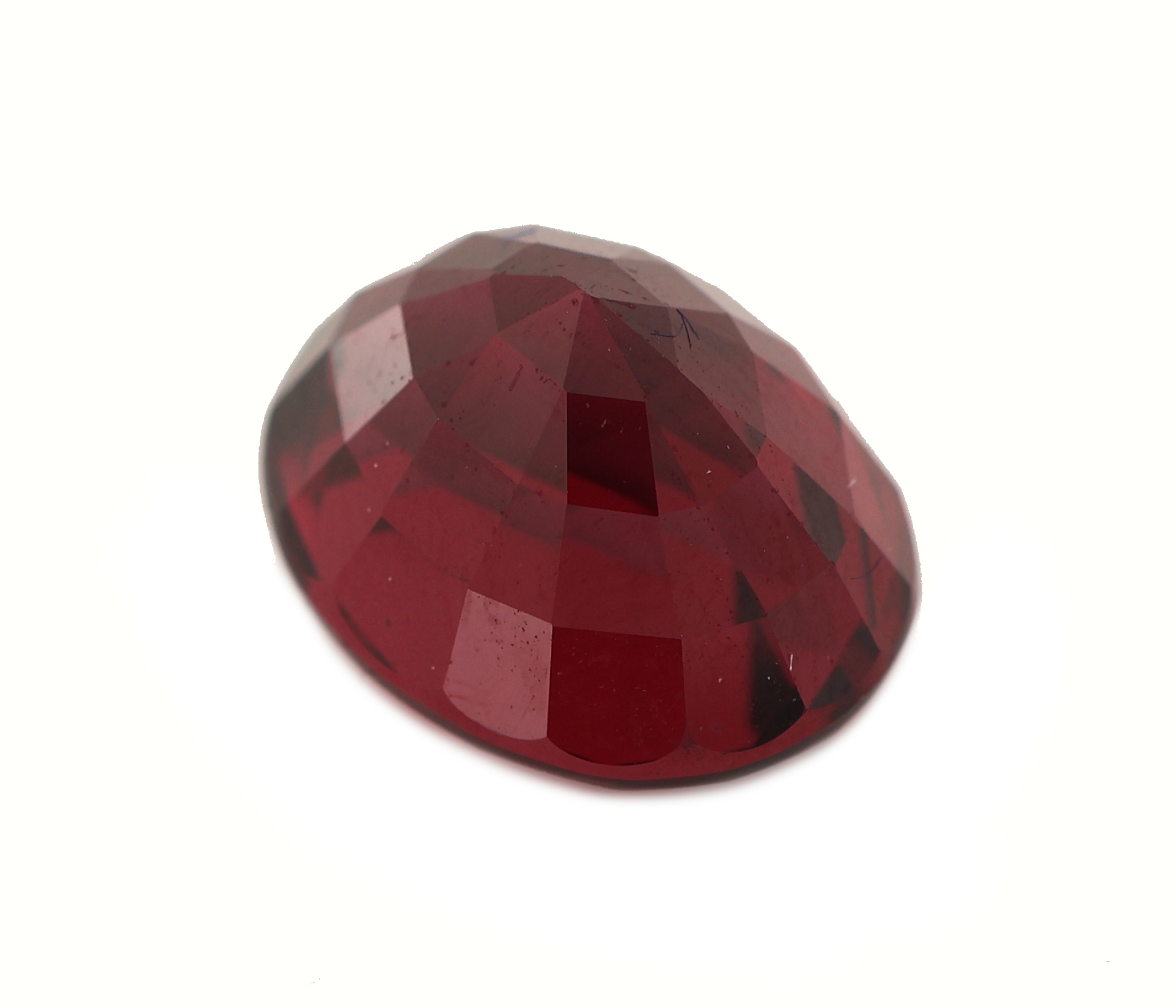 Detail b: Loser Rhodolith, ca. 7.0 ct, ovalfacett.