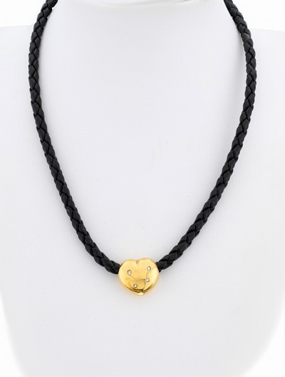 Image 18 kt Gold Brillant-Herzanhänger, GG 750/000, 4 Brillanten zus. ca. 0.04 ct Weiß/si, ...