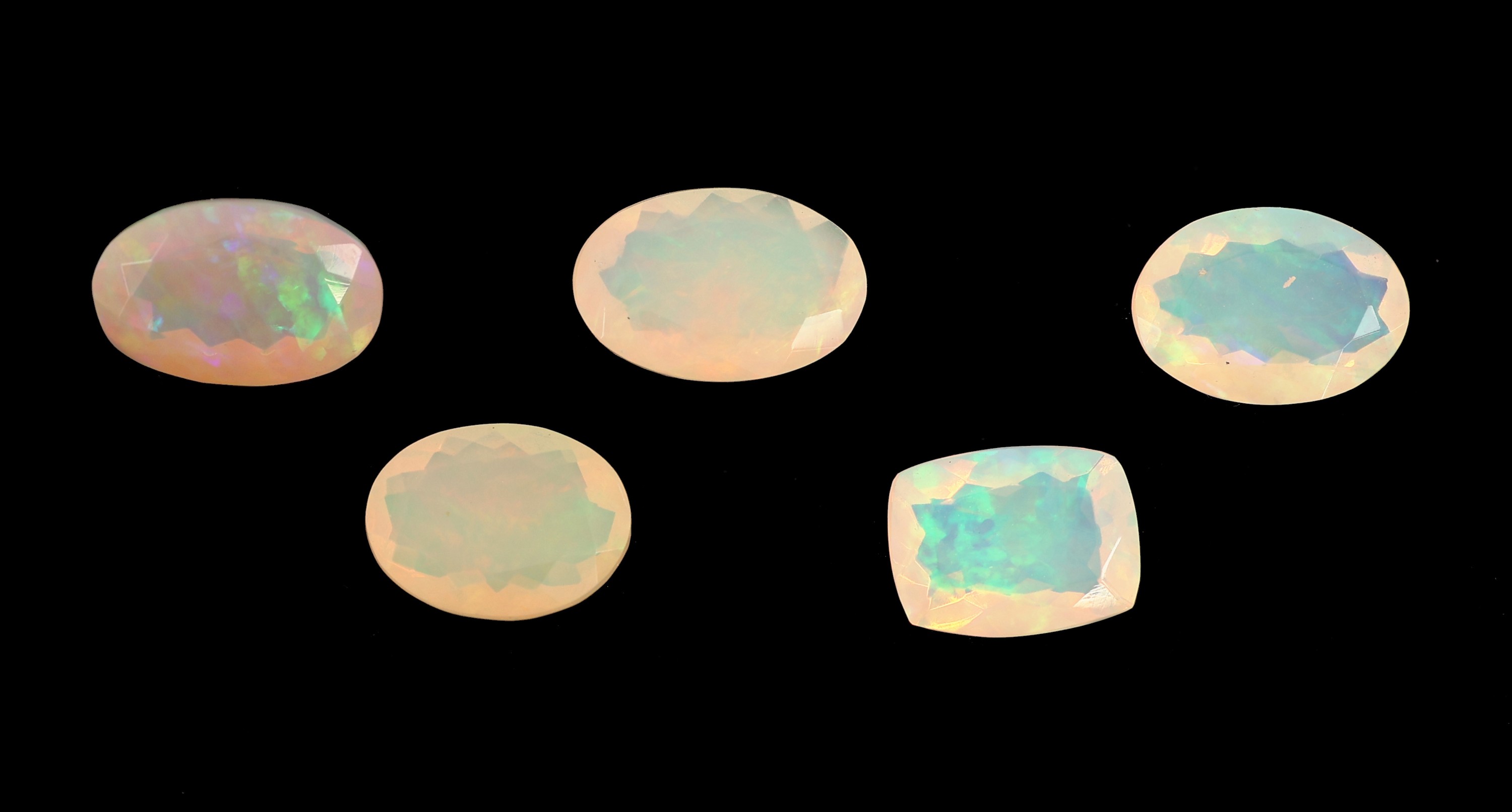 Image 27076864 - Lot 5 lose Opale, zus. ca. 11.8 ct, 4 x ovalfacett., 1 x Cushion Cut Schätzpreis: 750, - ...