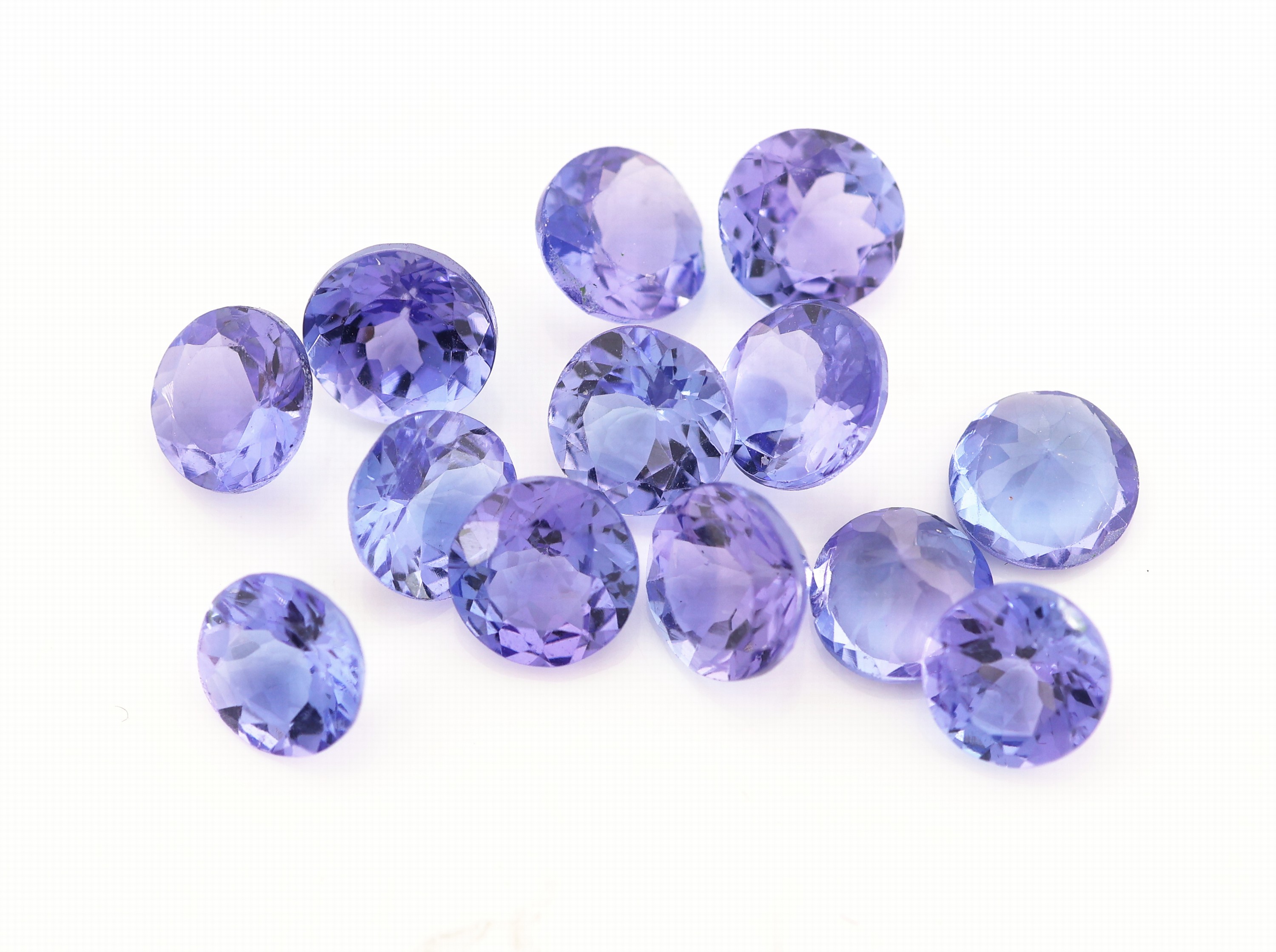 Image 27077157 - Lot 13 loose tanzanites , total approx. 4.0 ct, round bevelled Valuation Price: 880, - ...
