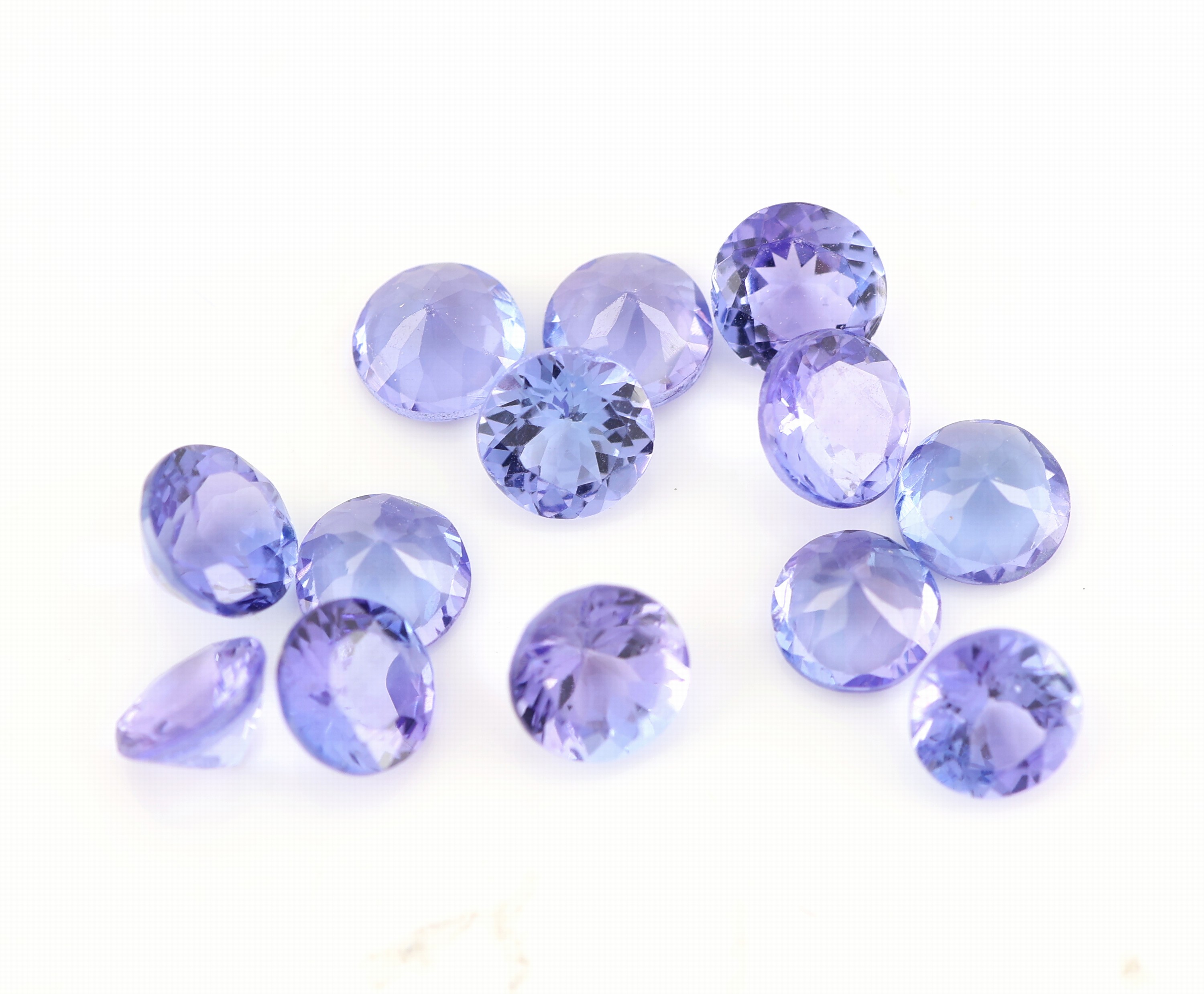 Detail a: Lot 13 lose Tansanite, zus. ca. 4.0 ct, rundfacett.