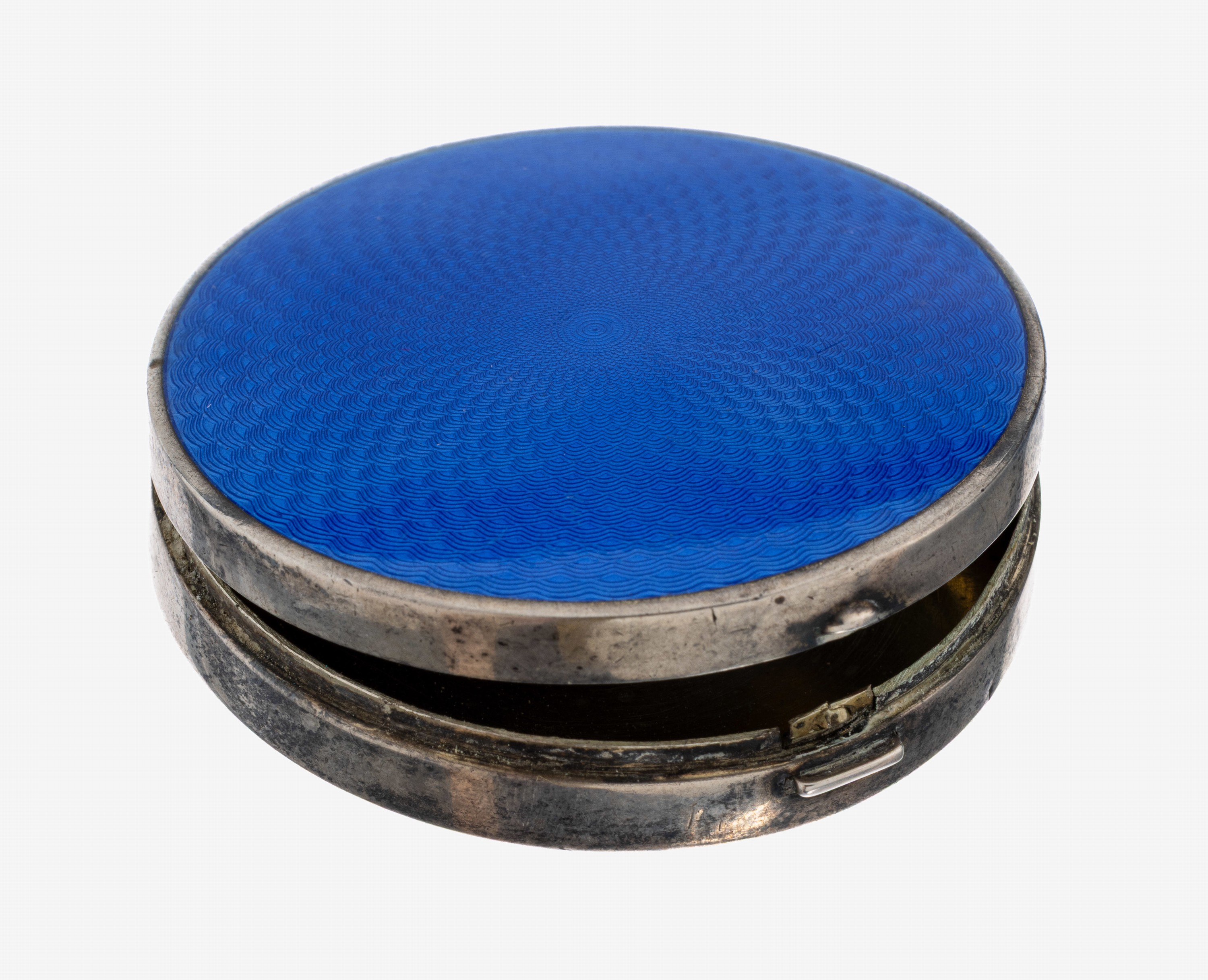 Email-Pillendose, Frankreich um 1900-10, Silber verg., blaues transluzid Email, sehr aufwändig, Deckel innen mit Spiegel, Boden strukturiert, D. ...