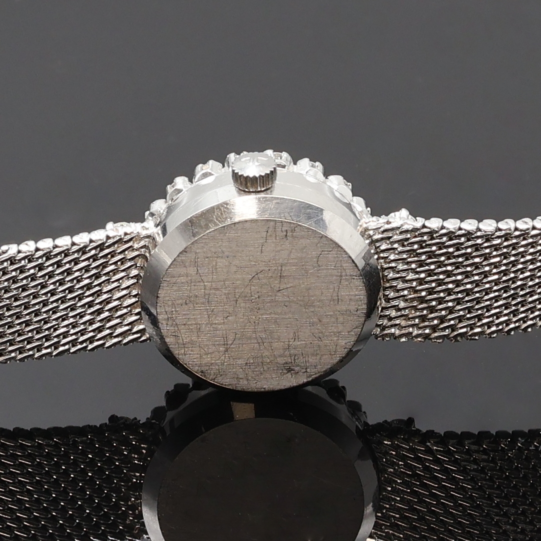 Detail d: Damenarmbanduhr in WG 750/000 mit Diamantlünette bezeichnet Jaeger-LeCoultre, quarz, neutr. Geh. um 1960, Werk und Zifferblatt getauscht, Boden ...