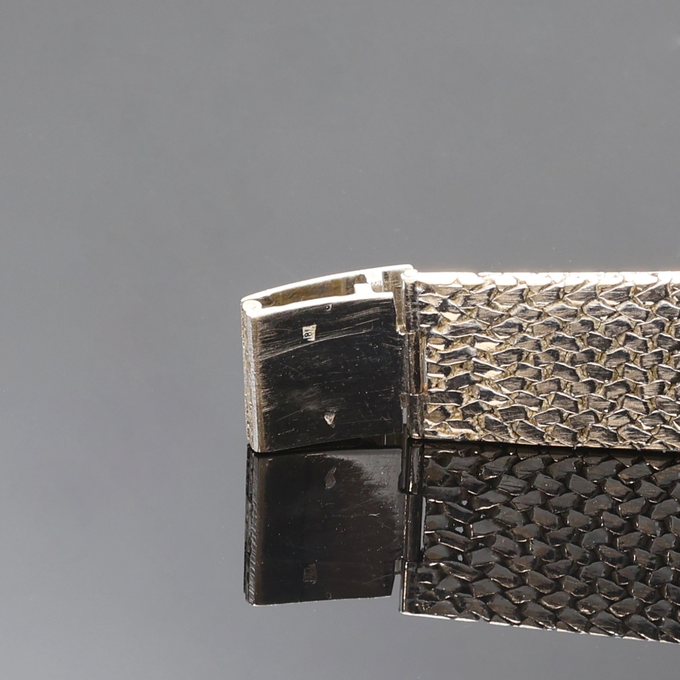 Detail b: EVELIX Damenarmbanduhr in WG 750/000 mit Diamantlünette, Handaufzug, Schweiz 1960er Jahre, Boden aufgedr., silb. Zifferbl. altersbed. fl./pat., ...