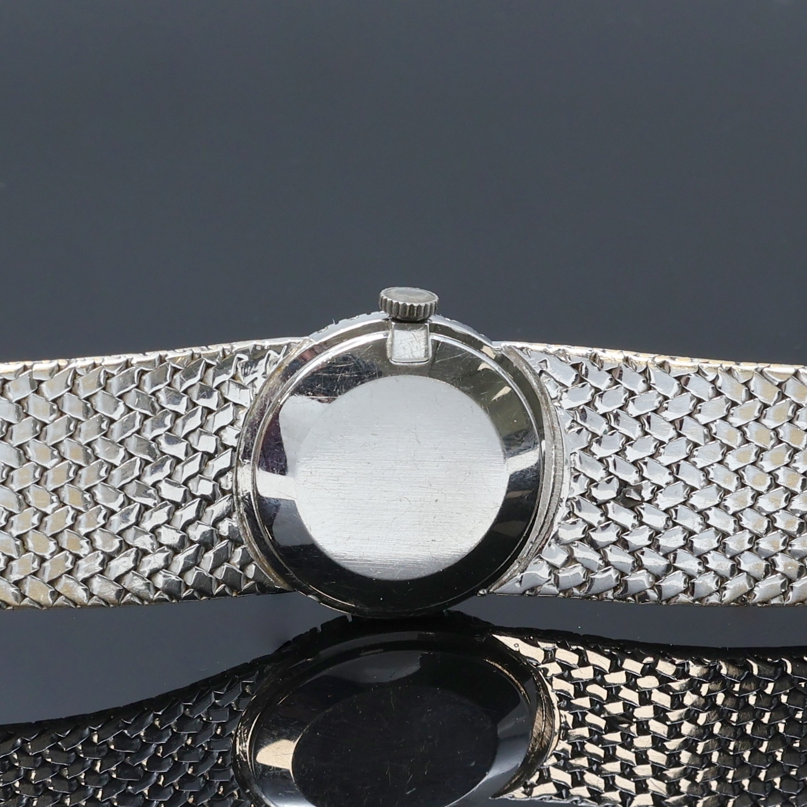Detail d: EVELIX Damenarmbanduhr in WG 750/000 mit Diamantlünette, Handaufzug, Schweiz 1960er Jahre, Boden aufgedr., silb. Zifferbl. altersbed. fl./pat., ...